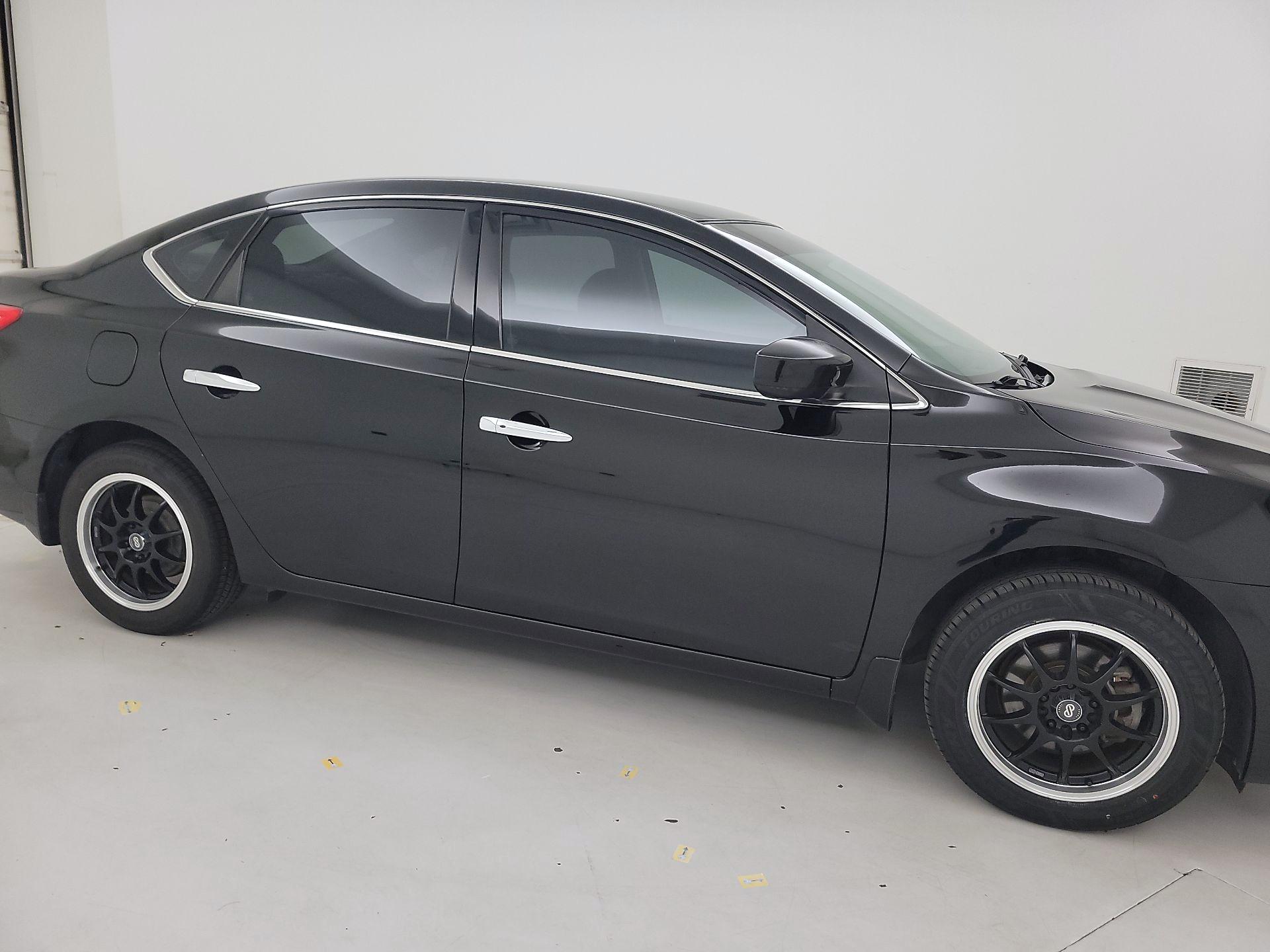 Thumbnail: 2017 Nissan Sentra - 4