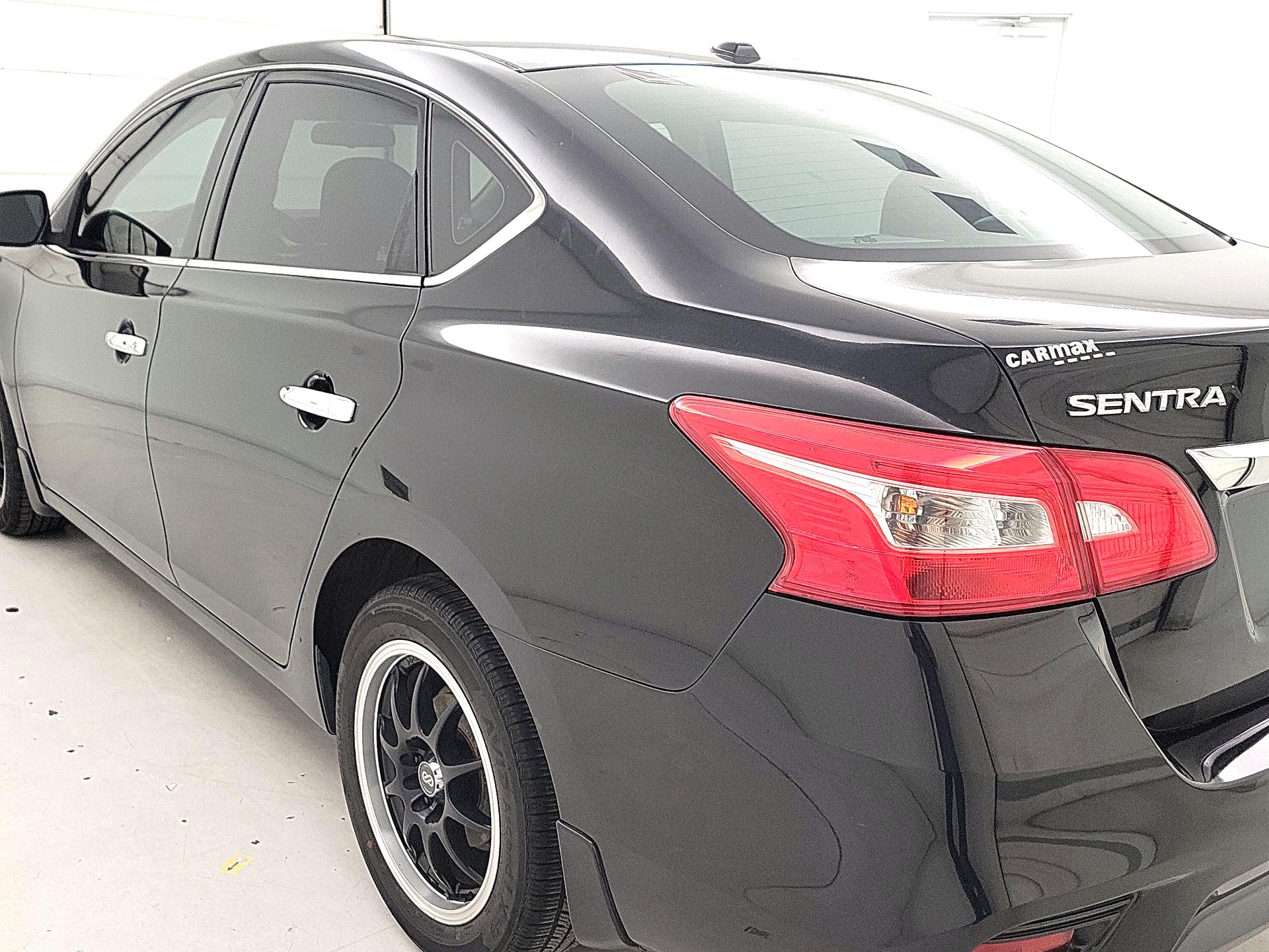 Thumbnail: 2017 Nissan Sentra - 7