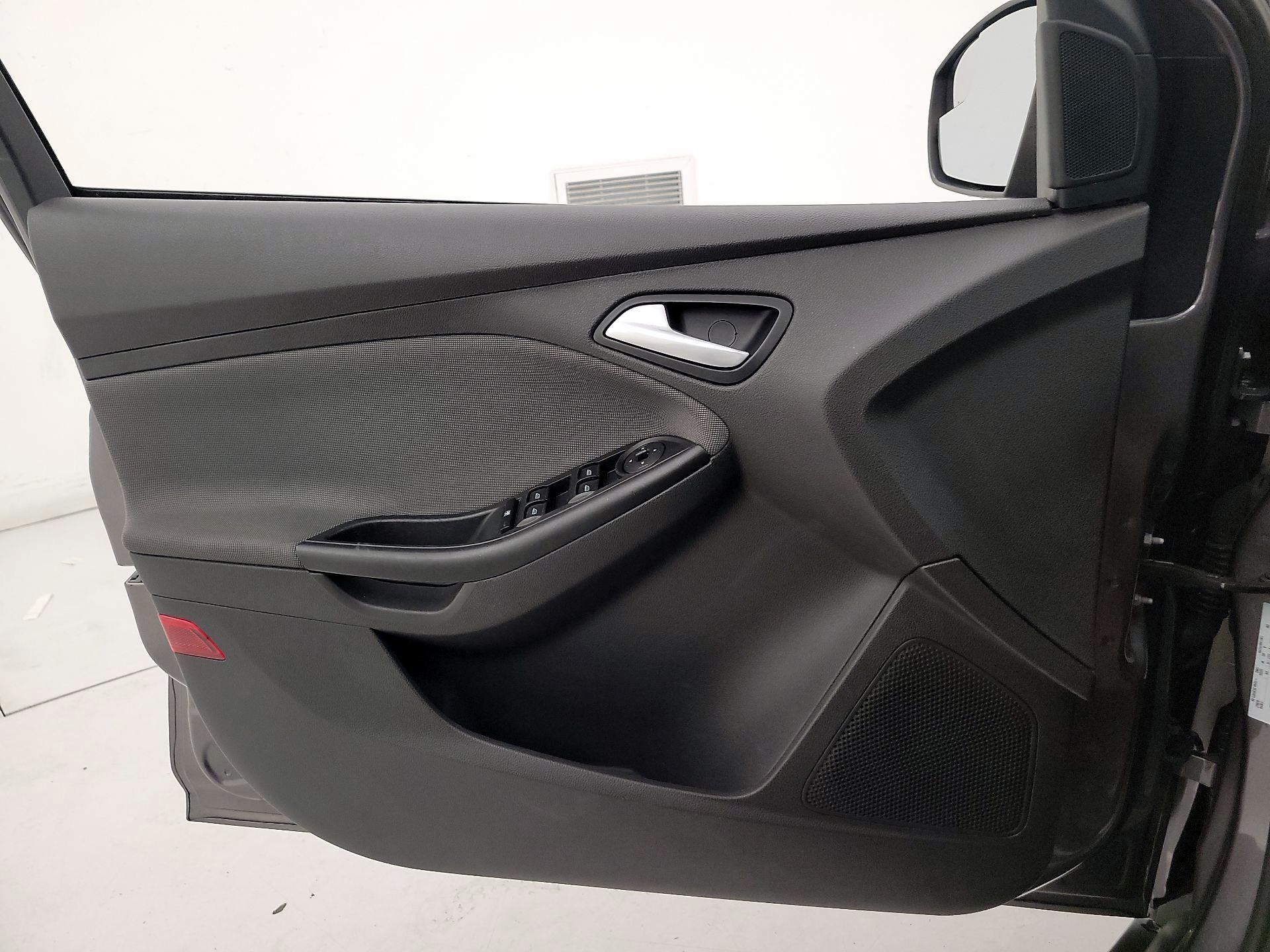 Thumbnail: 2014 Ford Focus - 10