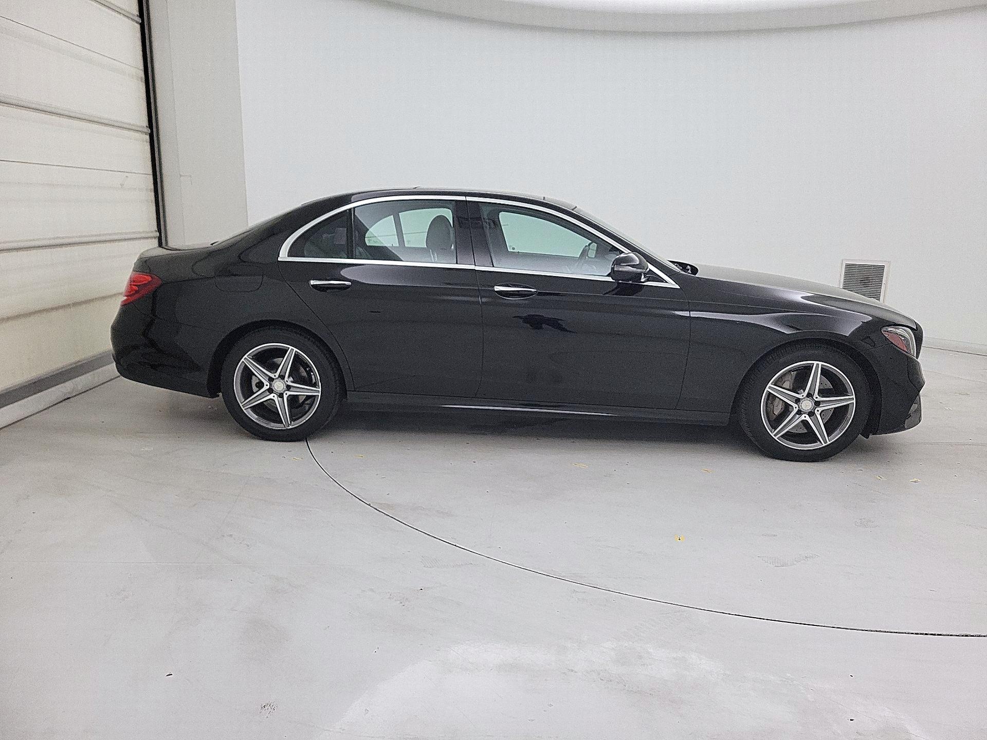 Thumbnail: 2017 Mercedes-Benz E-Class - 4