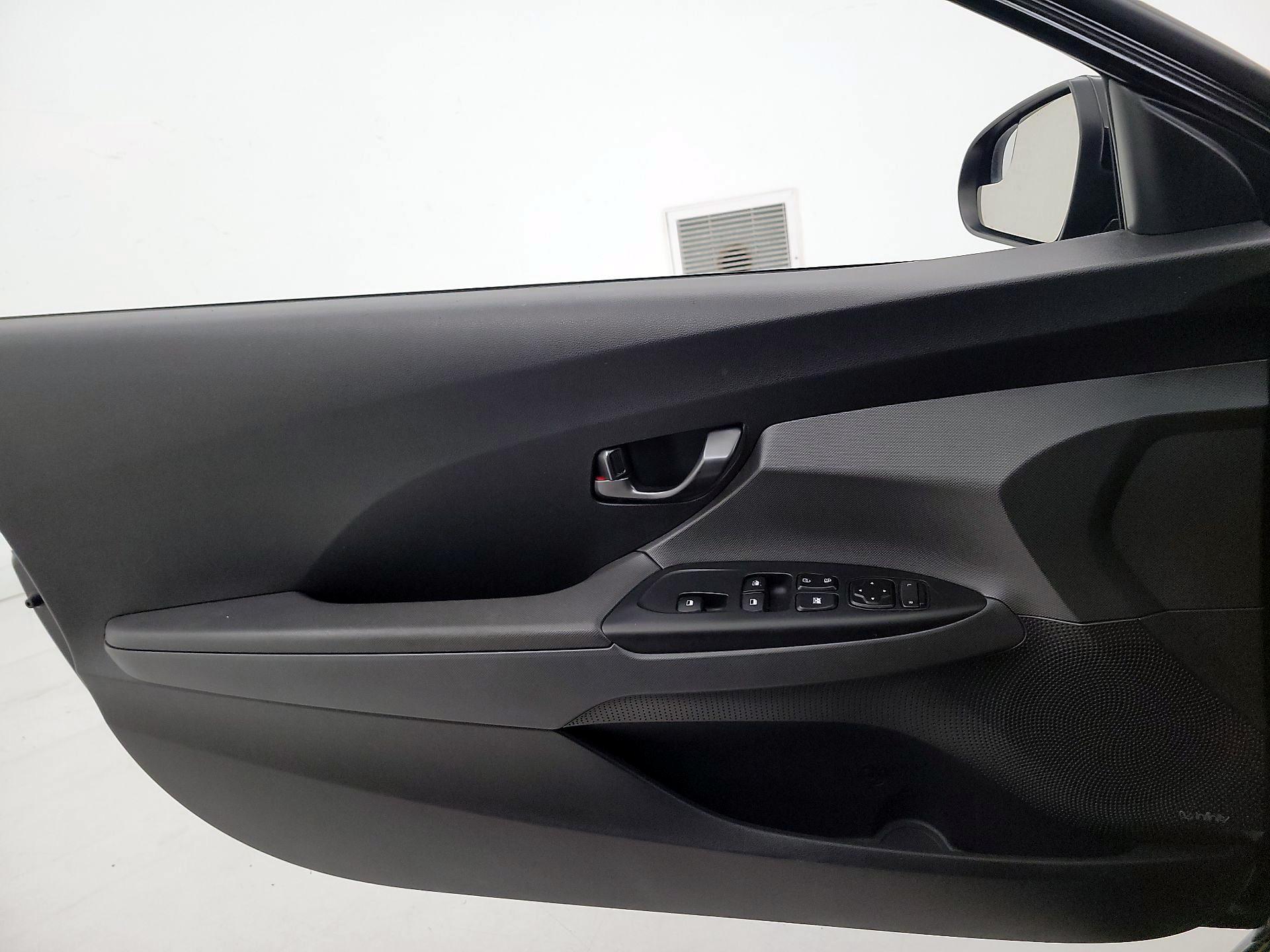 Thumbnail: 2019 Hyundai Veloster - 12