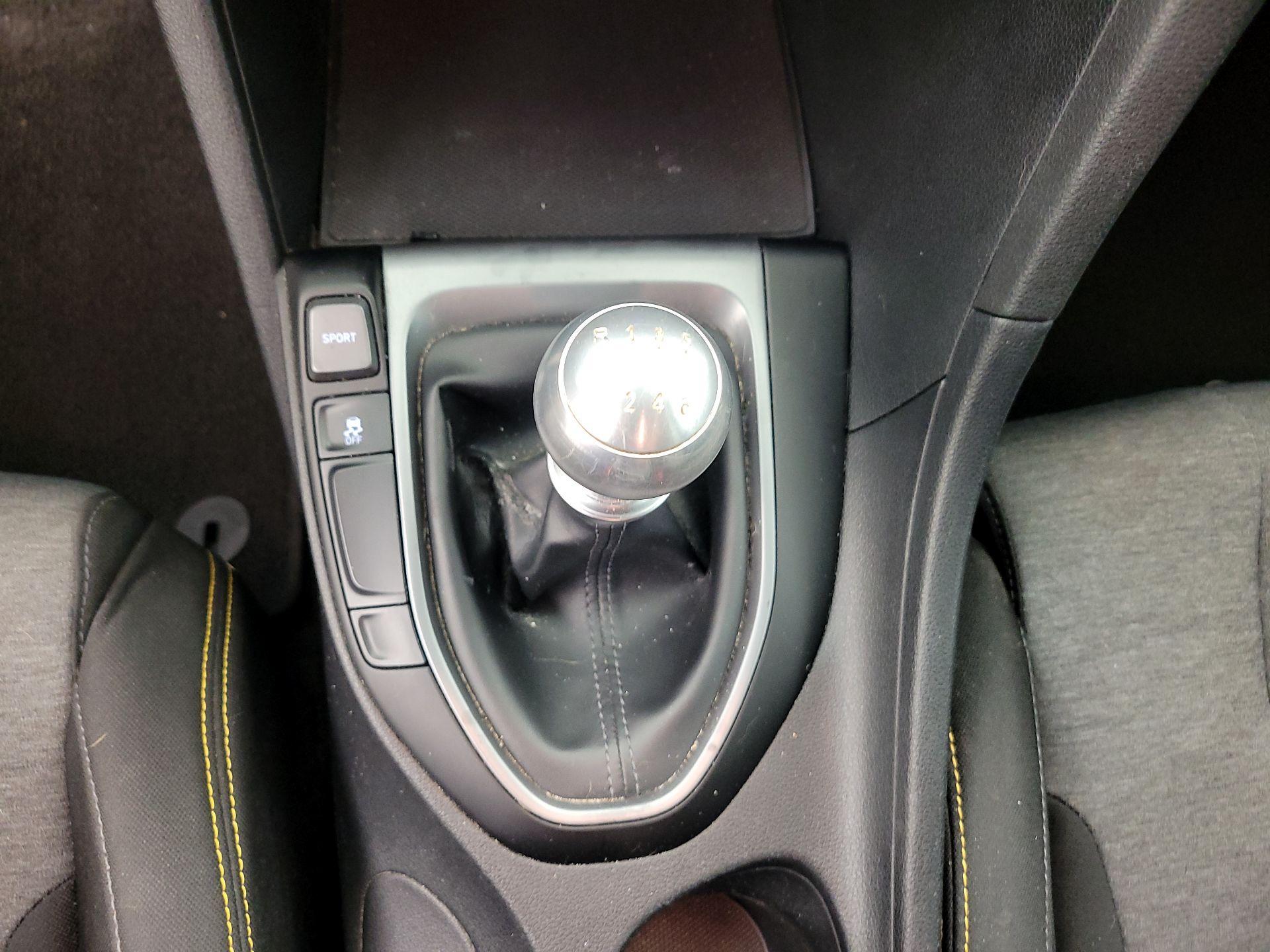 Thumbnail: 2019 Hyundai Veloster - 17