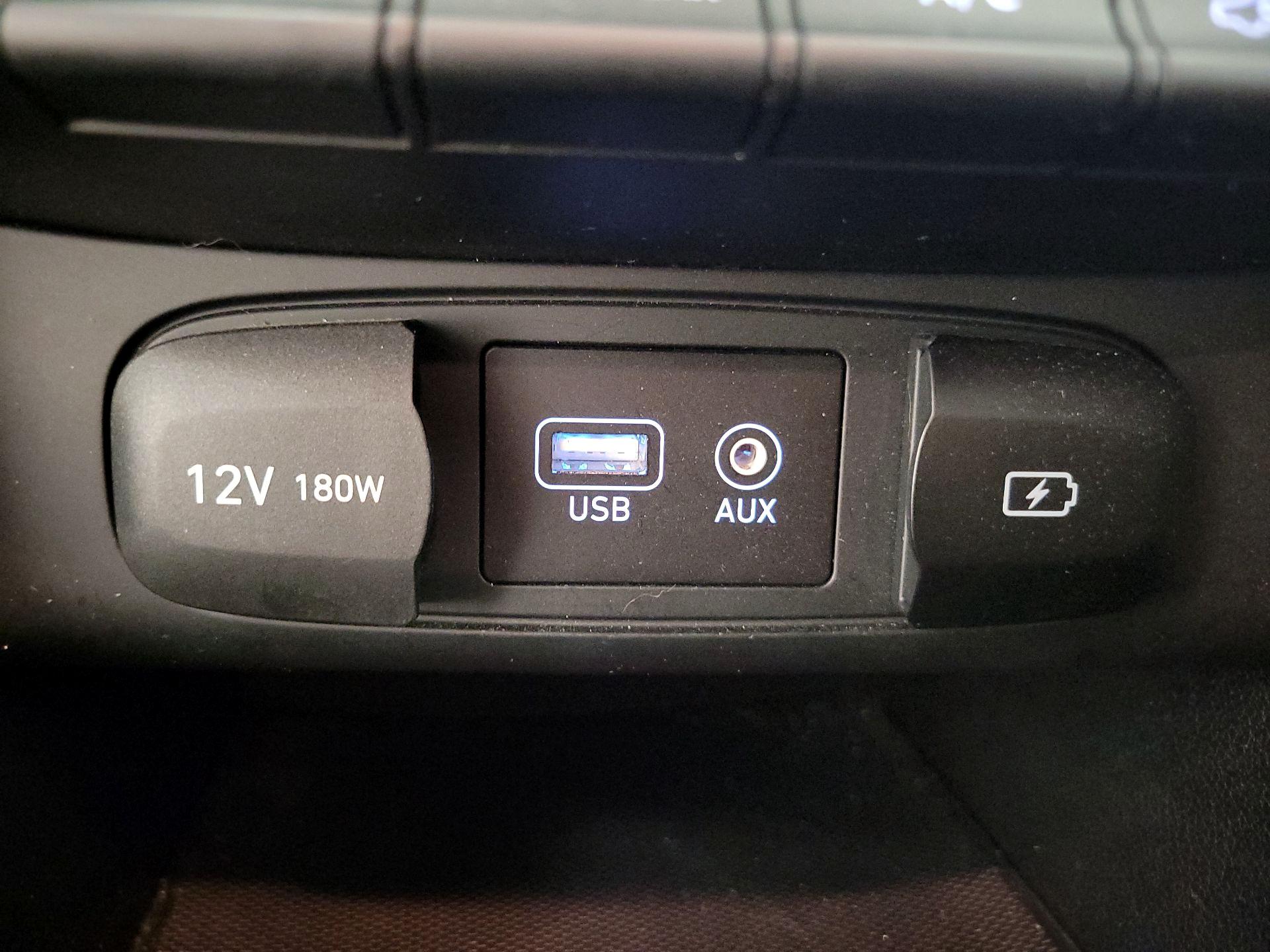 Thumbnail: 2019 Hyundai Veloster - 18