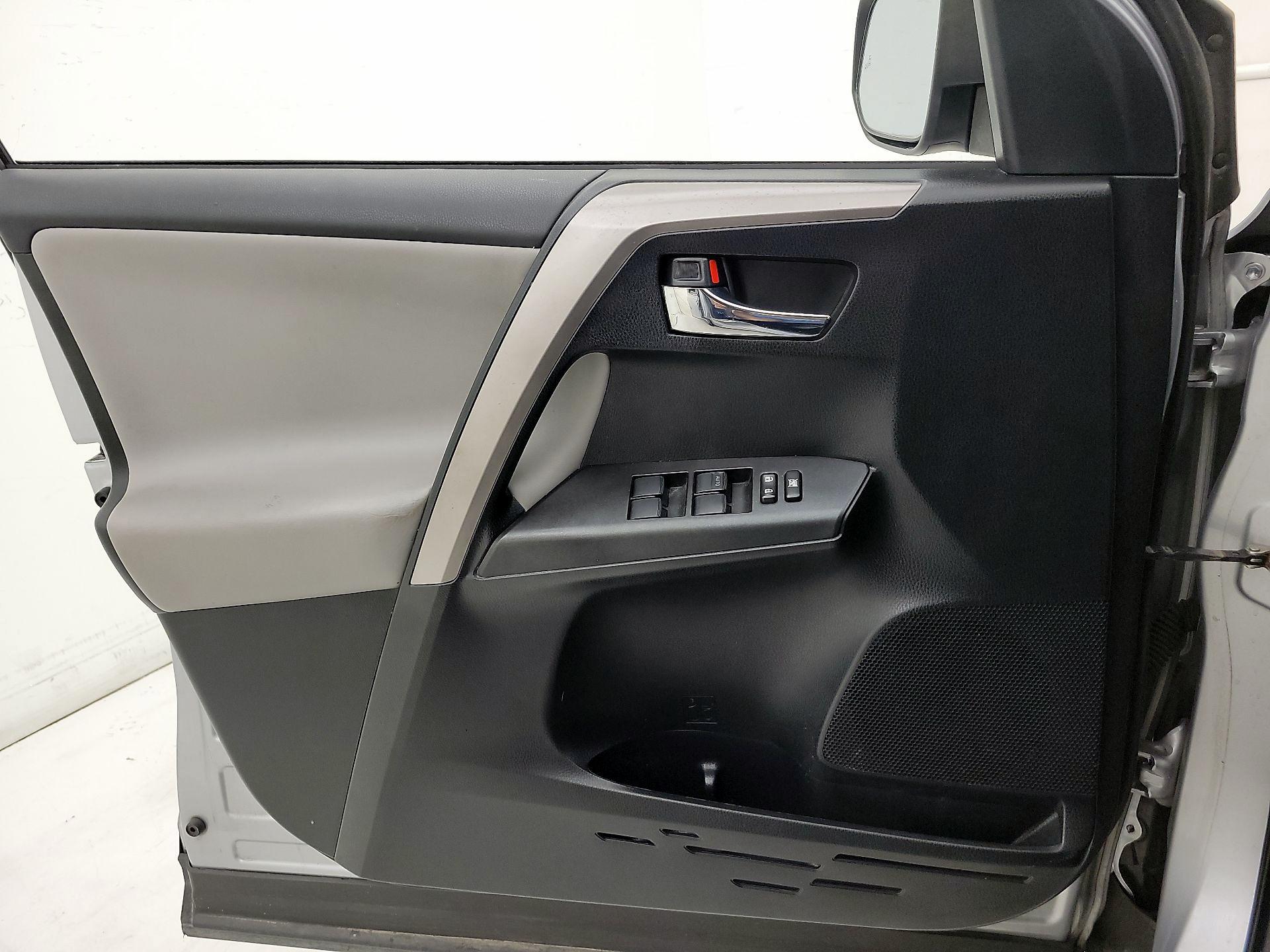 Thumbnail: 2018 Toyota RAV4 - 12