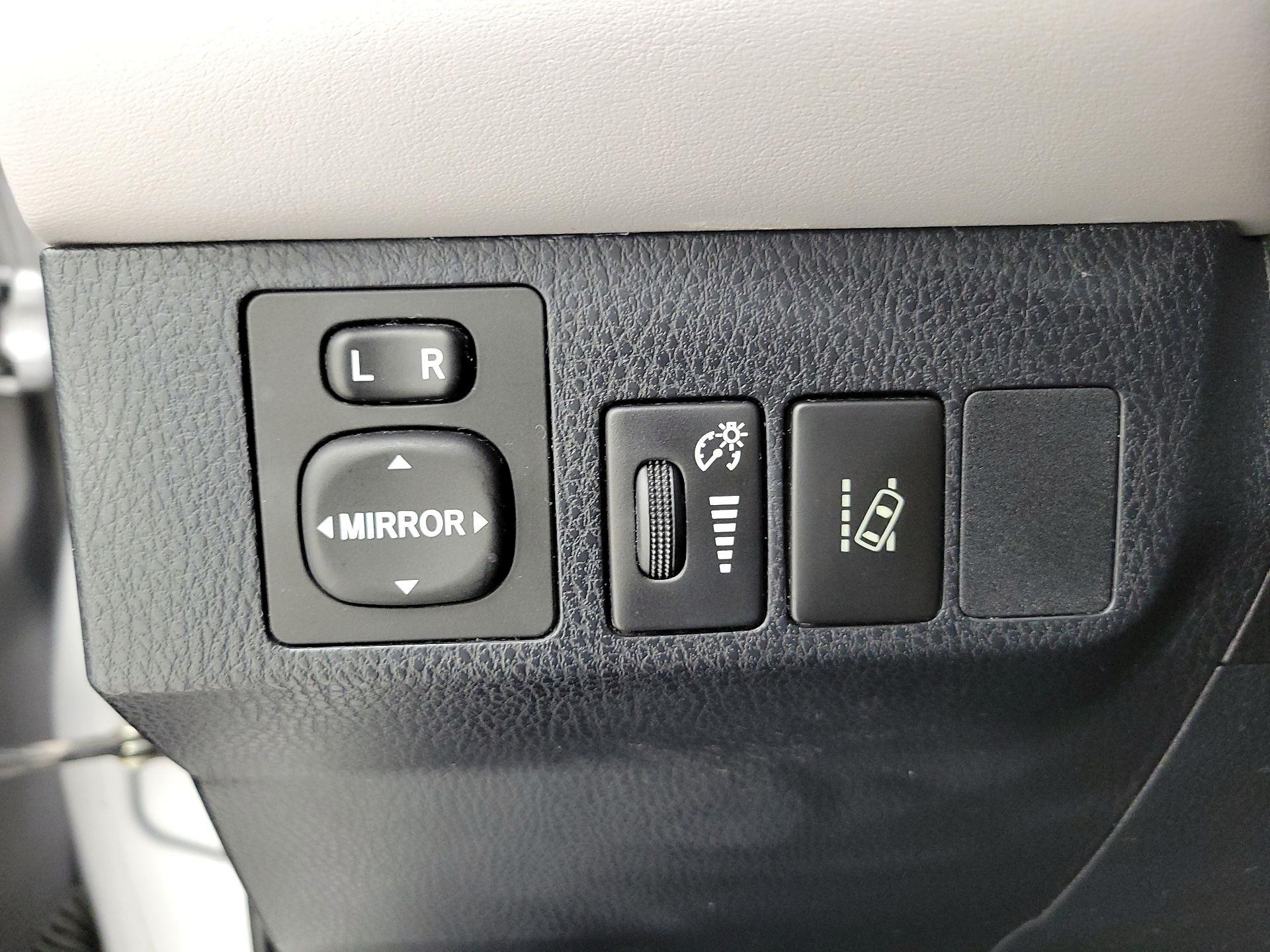 Thumbnail: 2018 Toyota RAV4 - 13