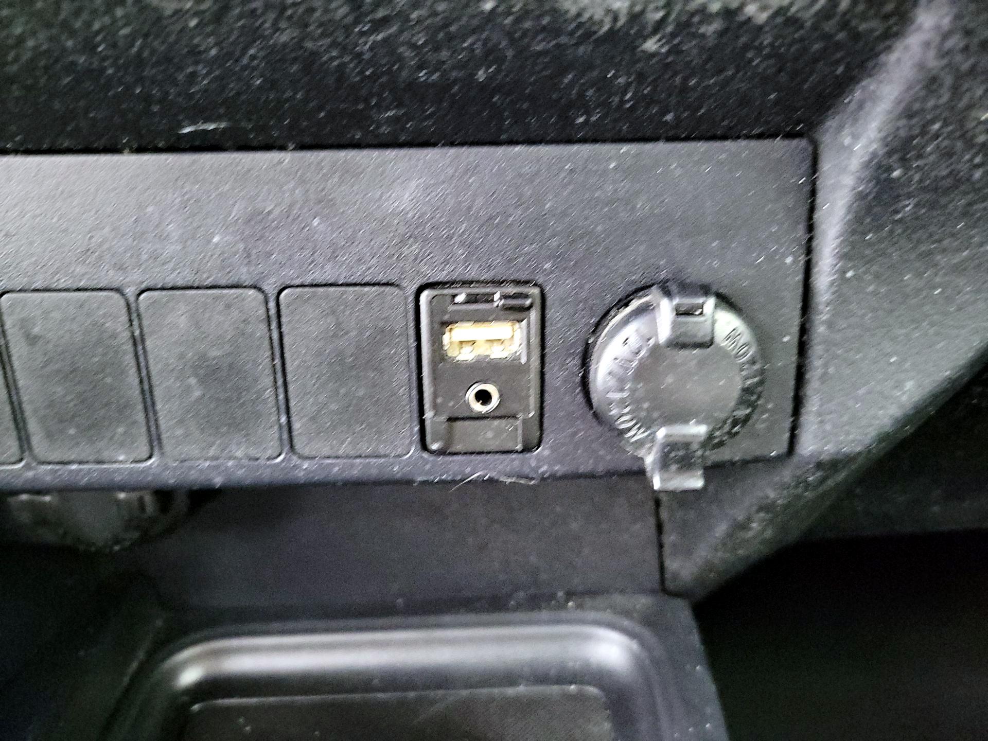 Thumbnail: 2018 Toyota RAV4 - 18