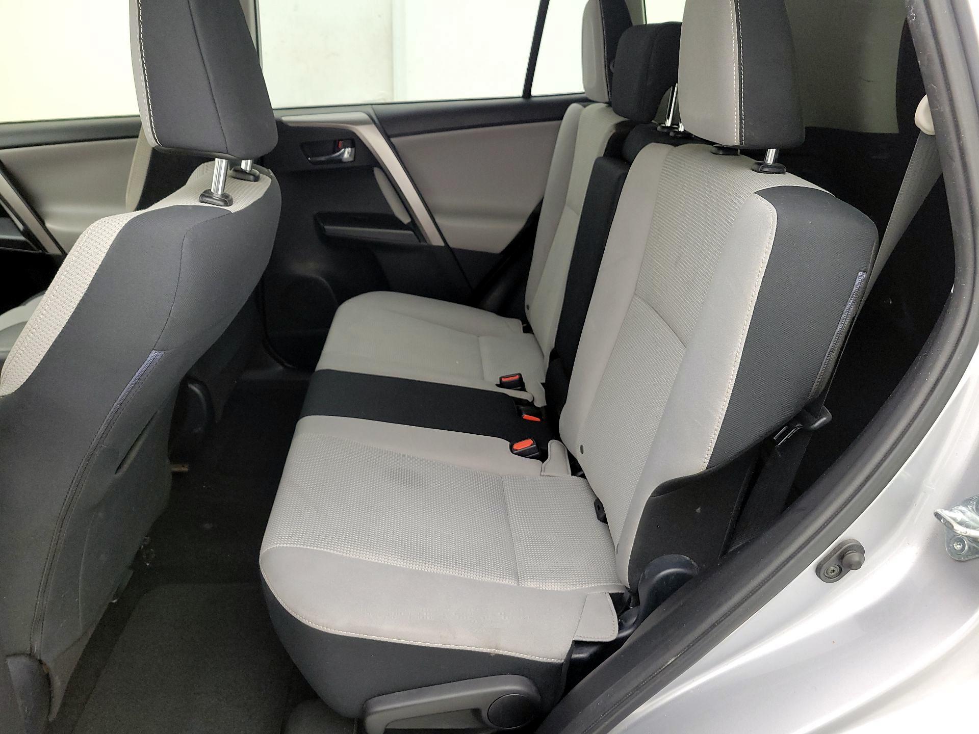 Thumbnail: 2018 Toyota RAV4 - 20