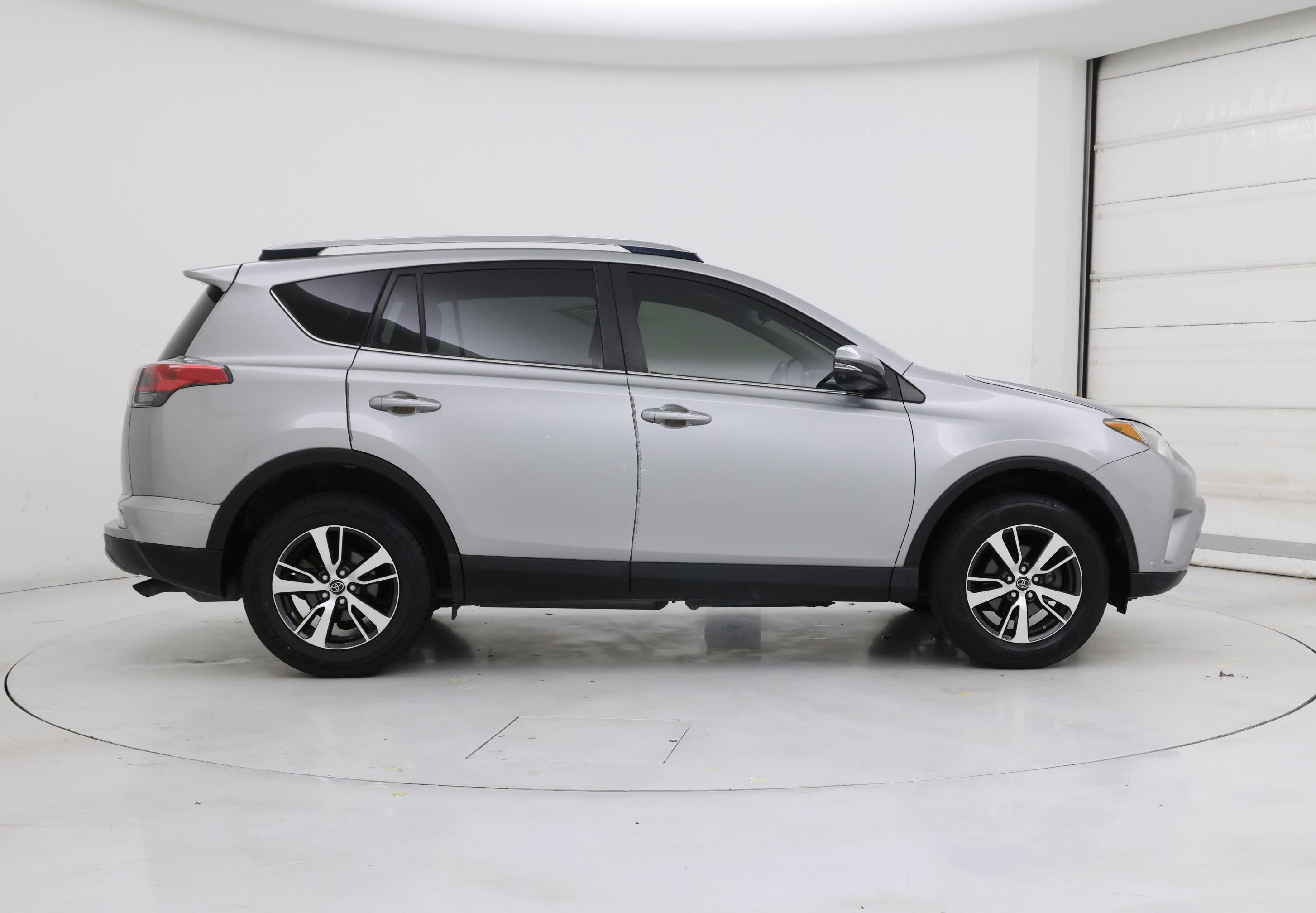 Thumbnail: 2018 Toyota RAV4 - 7