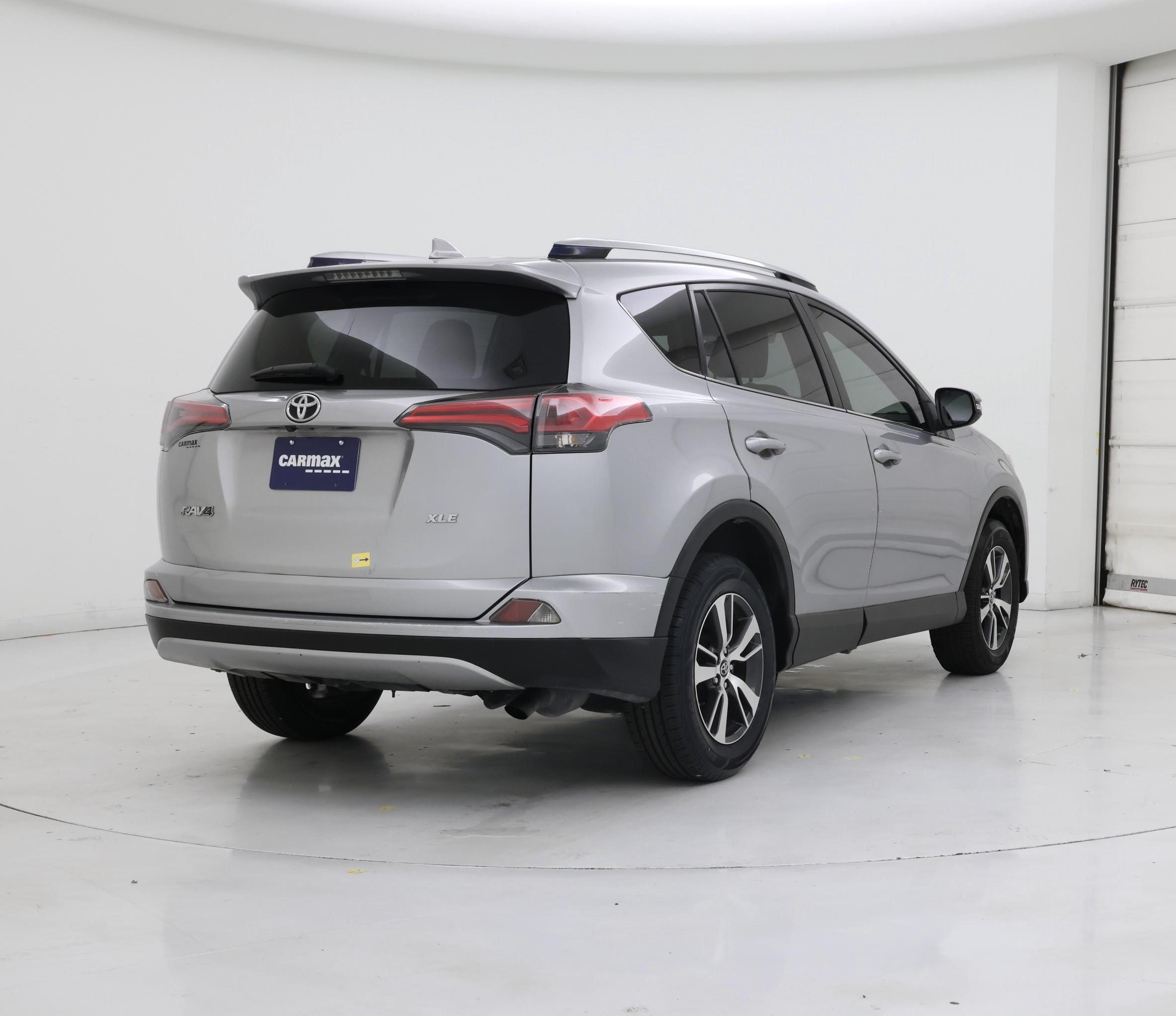 Thumbnail: 2018 Toyota RAV4 - 8