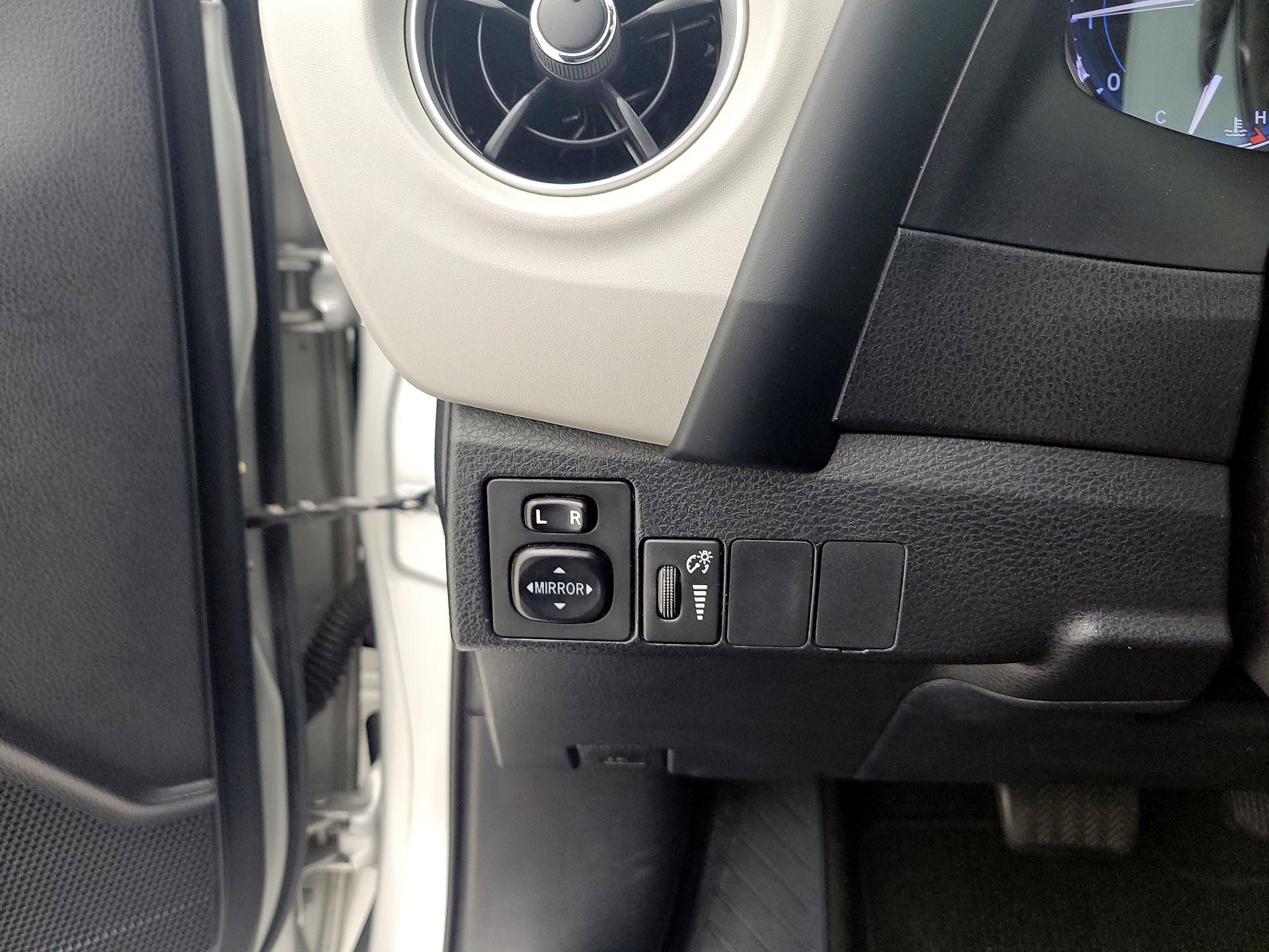 Thumbnail: 2017 Toyota Corolla - 13