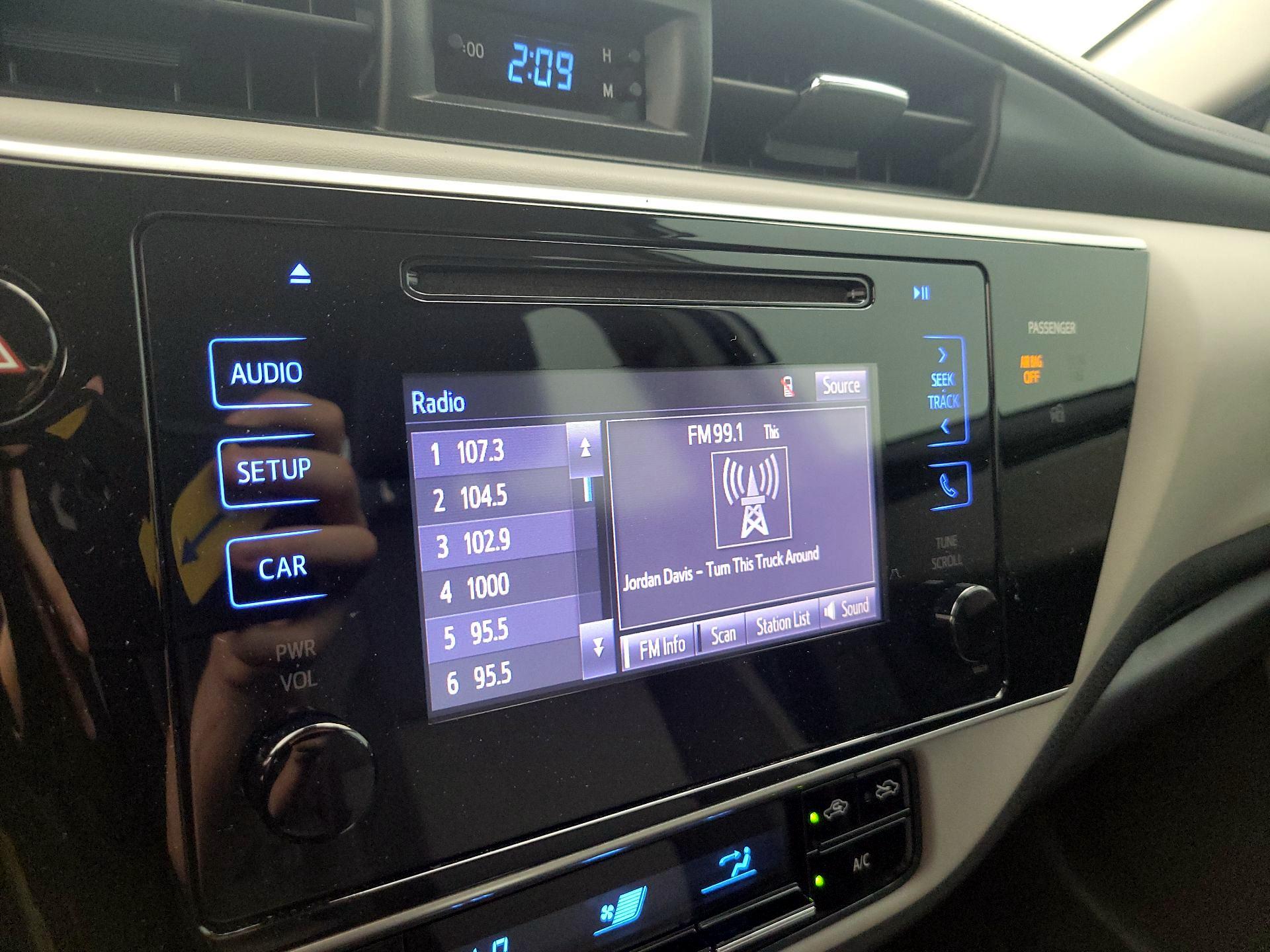 Thumbnail: 2017 Toyota Corolla - 15