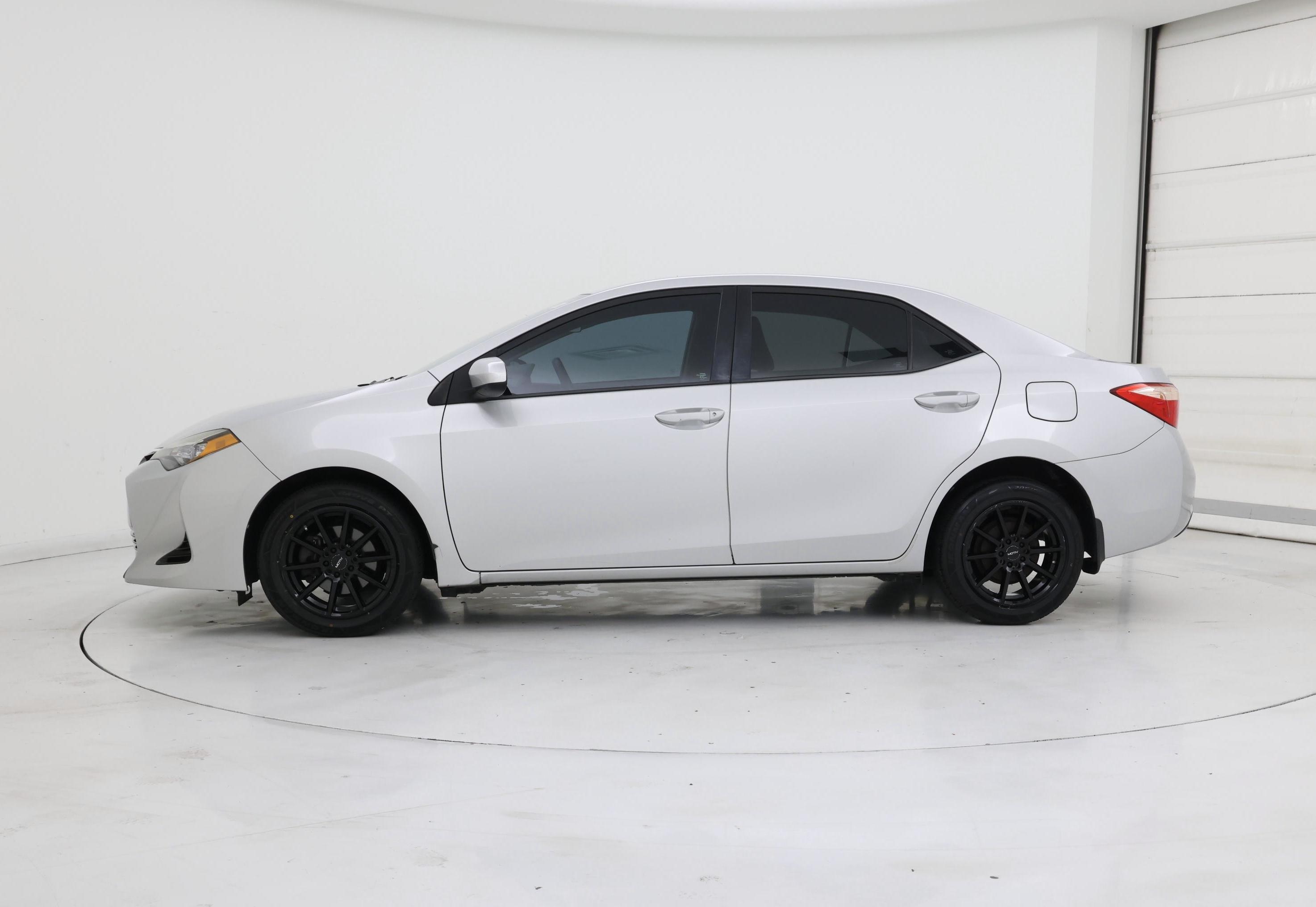 Thumbnail: 2017 Toyota Corolla - 3