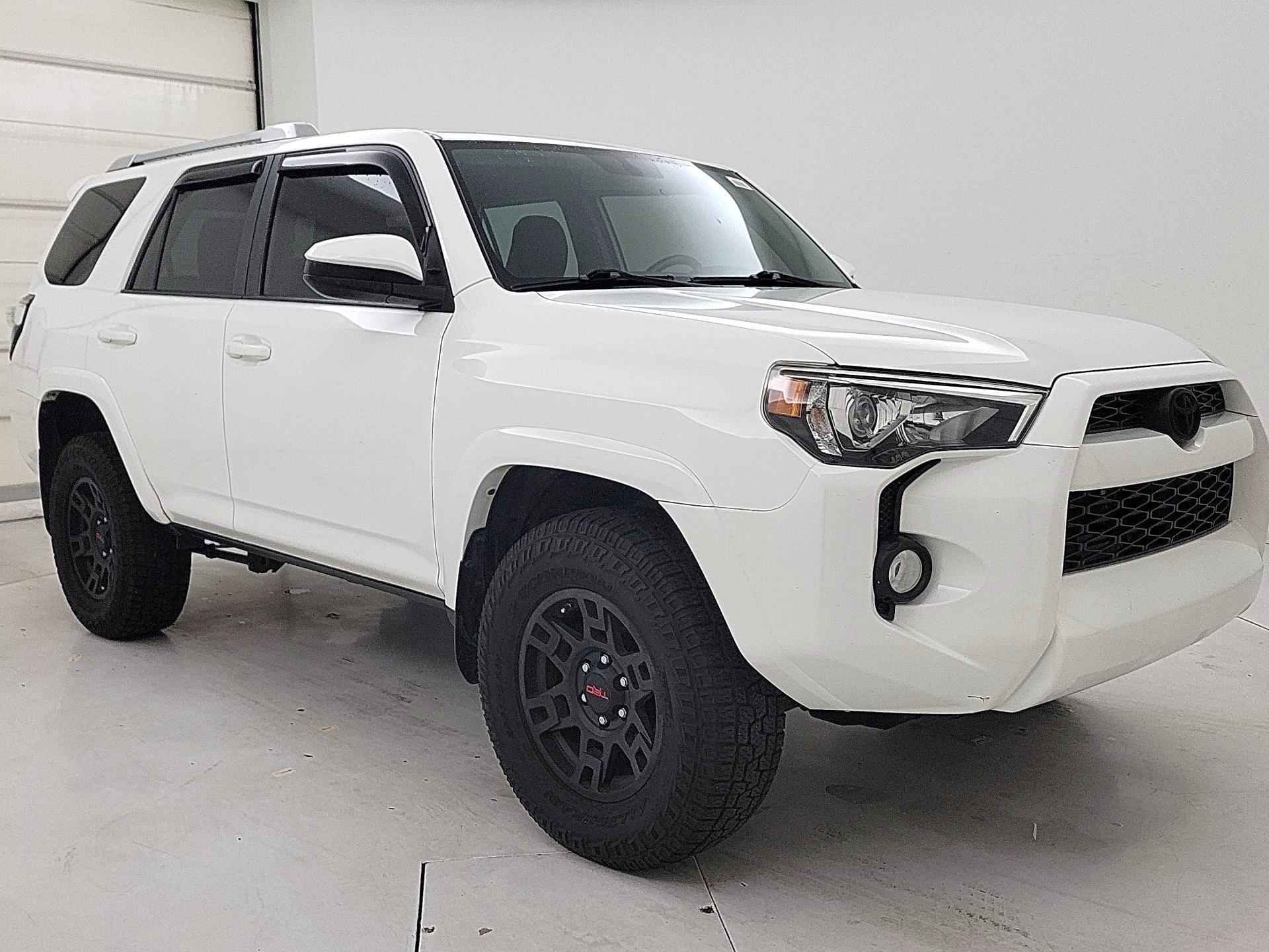 Thumbnail: 2016 Toyota 4Runner - 1
