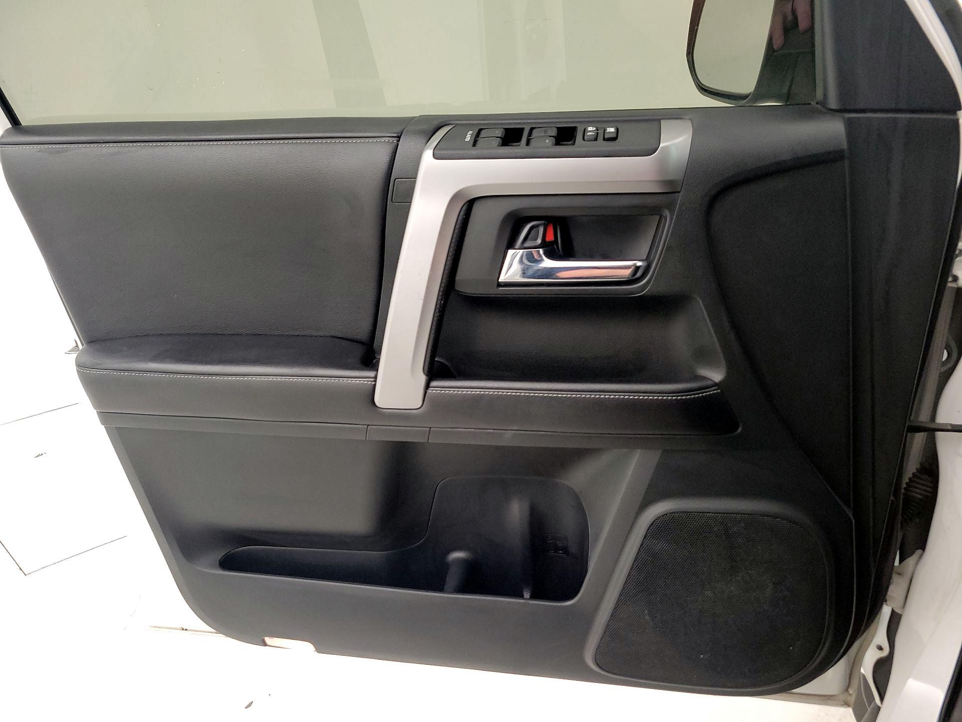 Thumbnail: 2016 Toyota 4Runner - 10