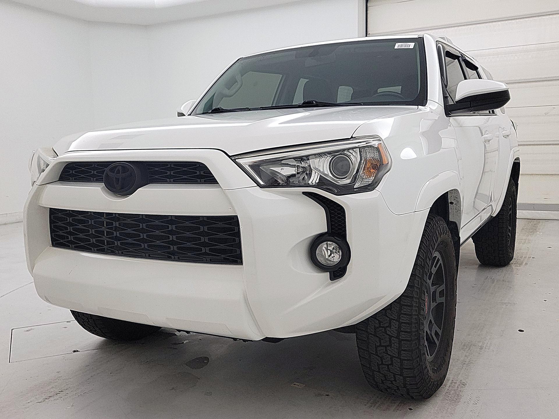 Thumbnail: 2016 Toyota 4Runner - 3
