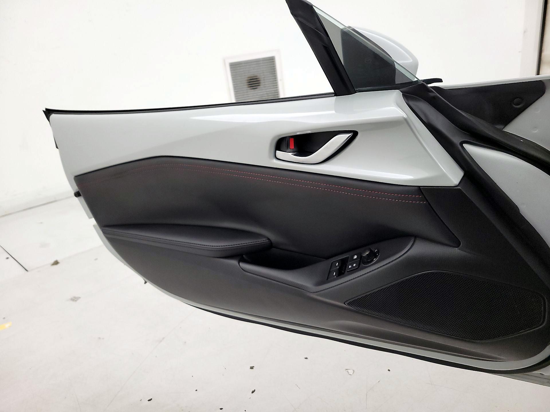 Thumbnail: 2018 Mazda MX-5 Miata - 12