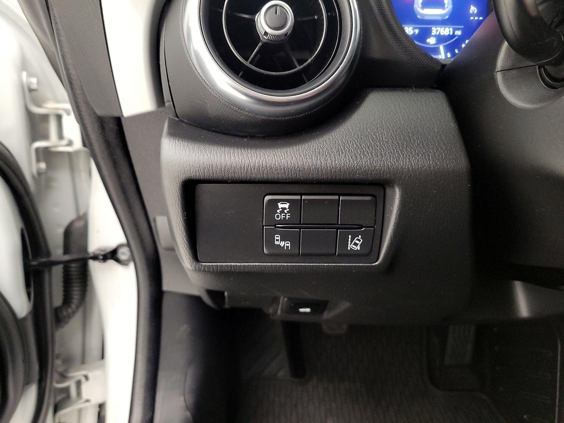 Thumbnail: 2018 Mazda MX-5 Miata - 13