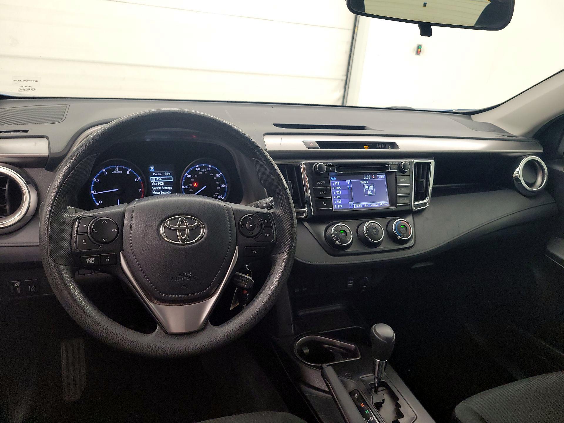 Thumbnail: 2017 Toyota RAV4 - 9