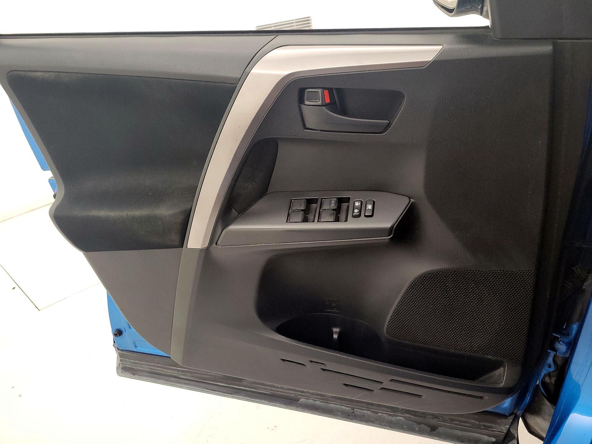 Thumbnail: 2017 Toyota RAV4 - 12