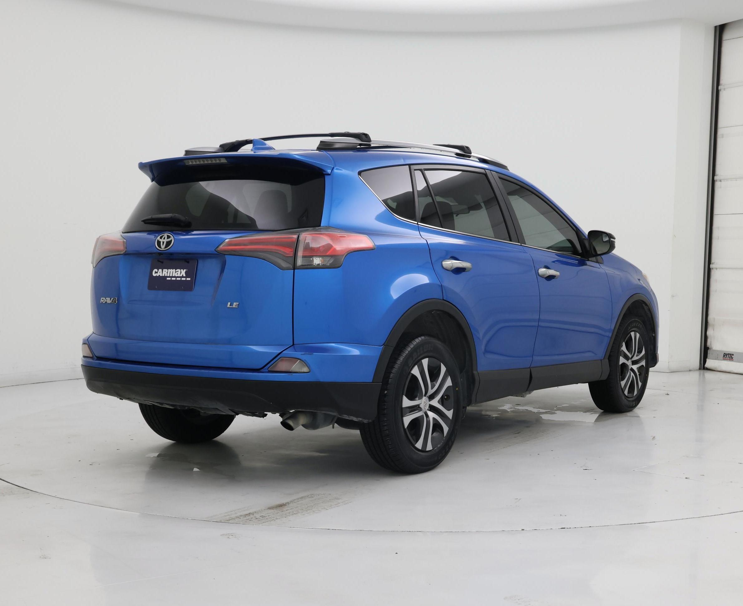 Thumbnail: 2017 Toyota RAV4 - 8