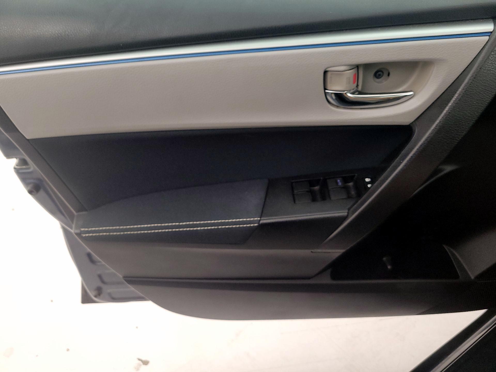 Thumbnail: 2015 Toyota Corolla - 12