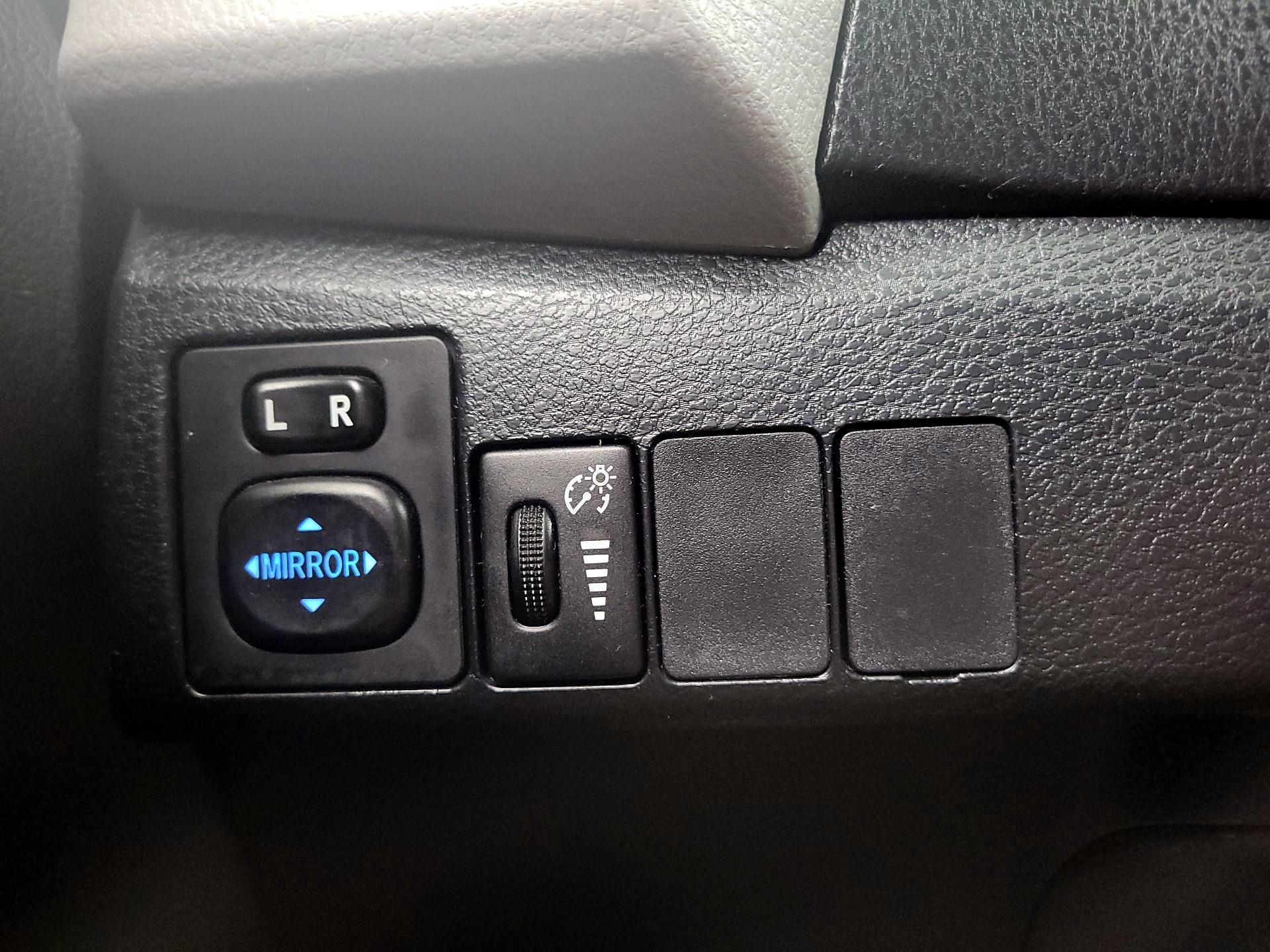 Thumbnail: 2015 Toyota Corolla - 13