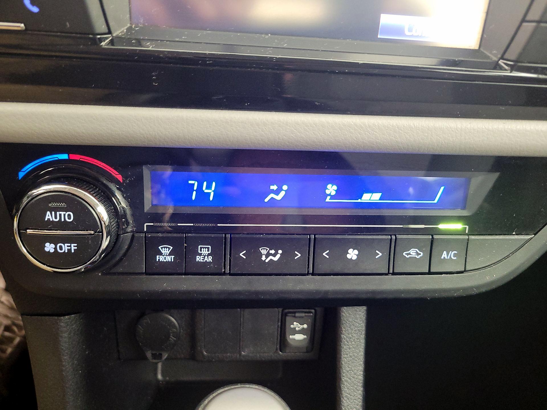 Thumbnail: 2015 Toyota Corolla - 16