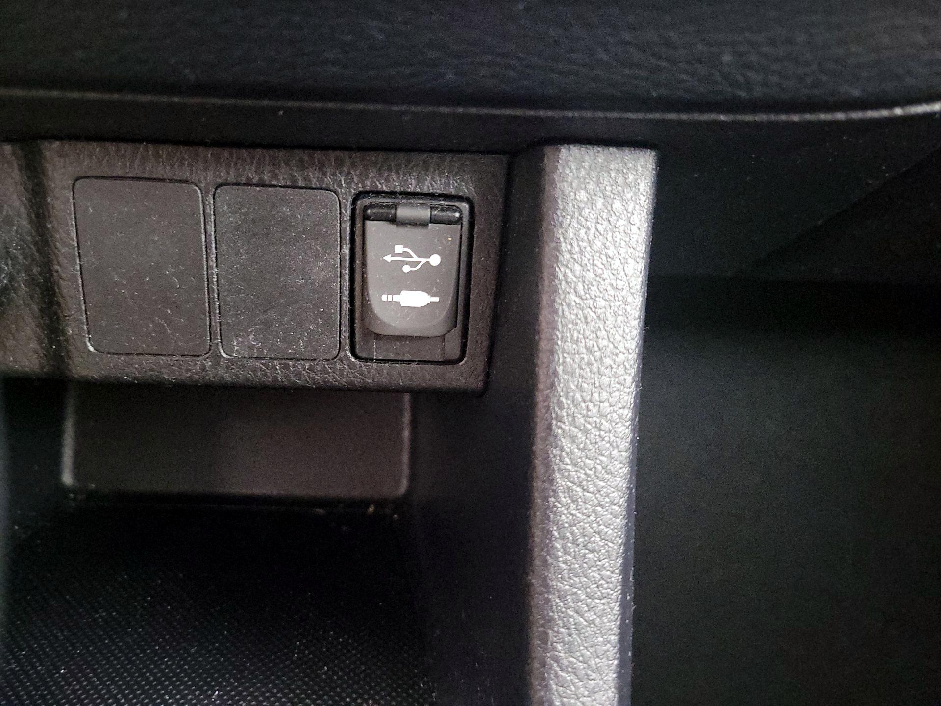 Thumbnail: 2015 Toyota Corolla - 18