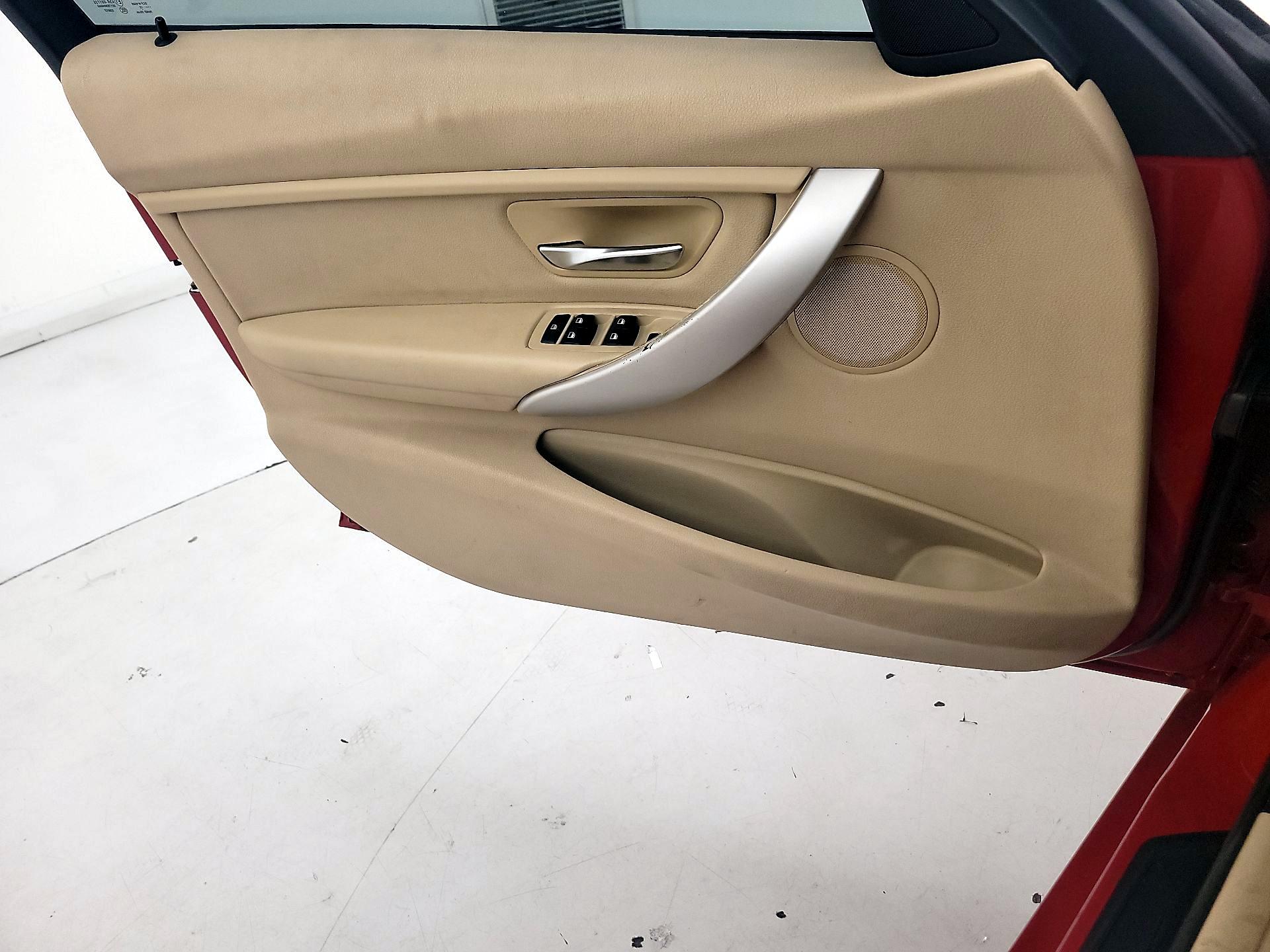 Thumbnail: 2015 BMW 3 Series - 10