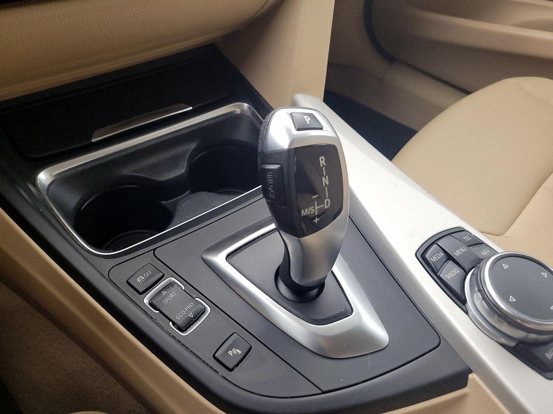 Thumbnail: 2015 BMW 3 Series - 16