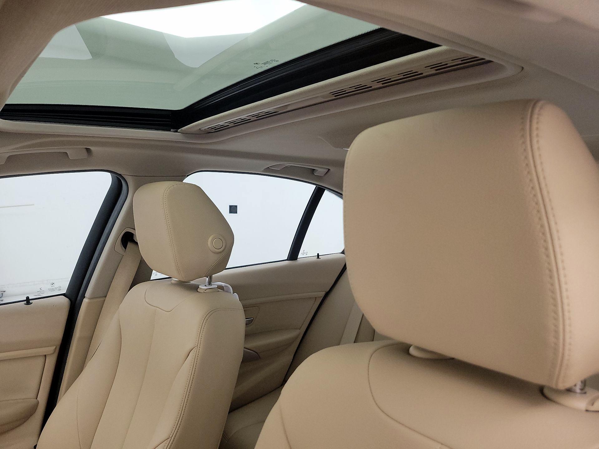 Thumbnail: 2015 BMW 3 Series - 18