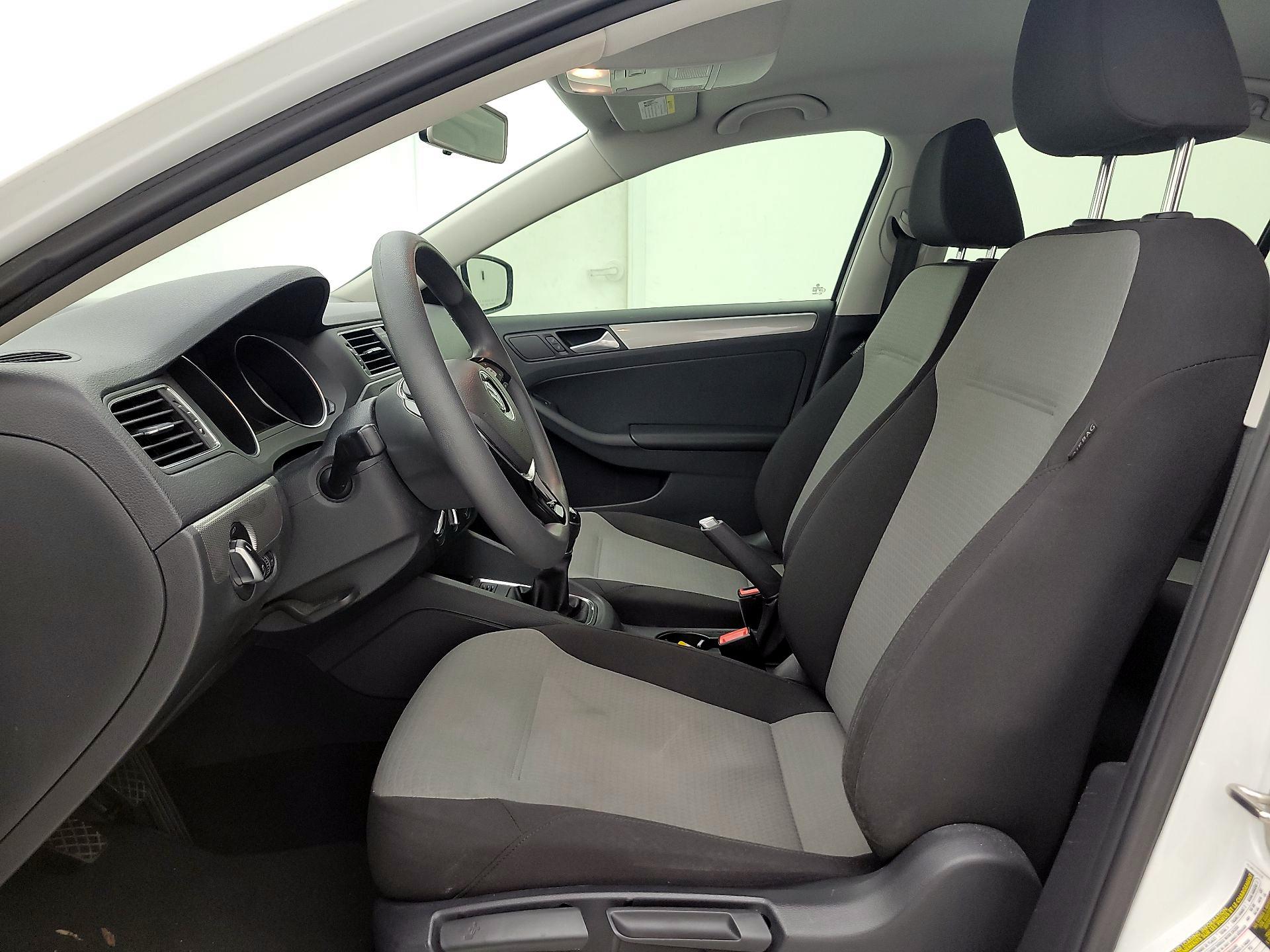 Thumbnail: 2017 Volkswagen Jetta - 11