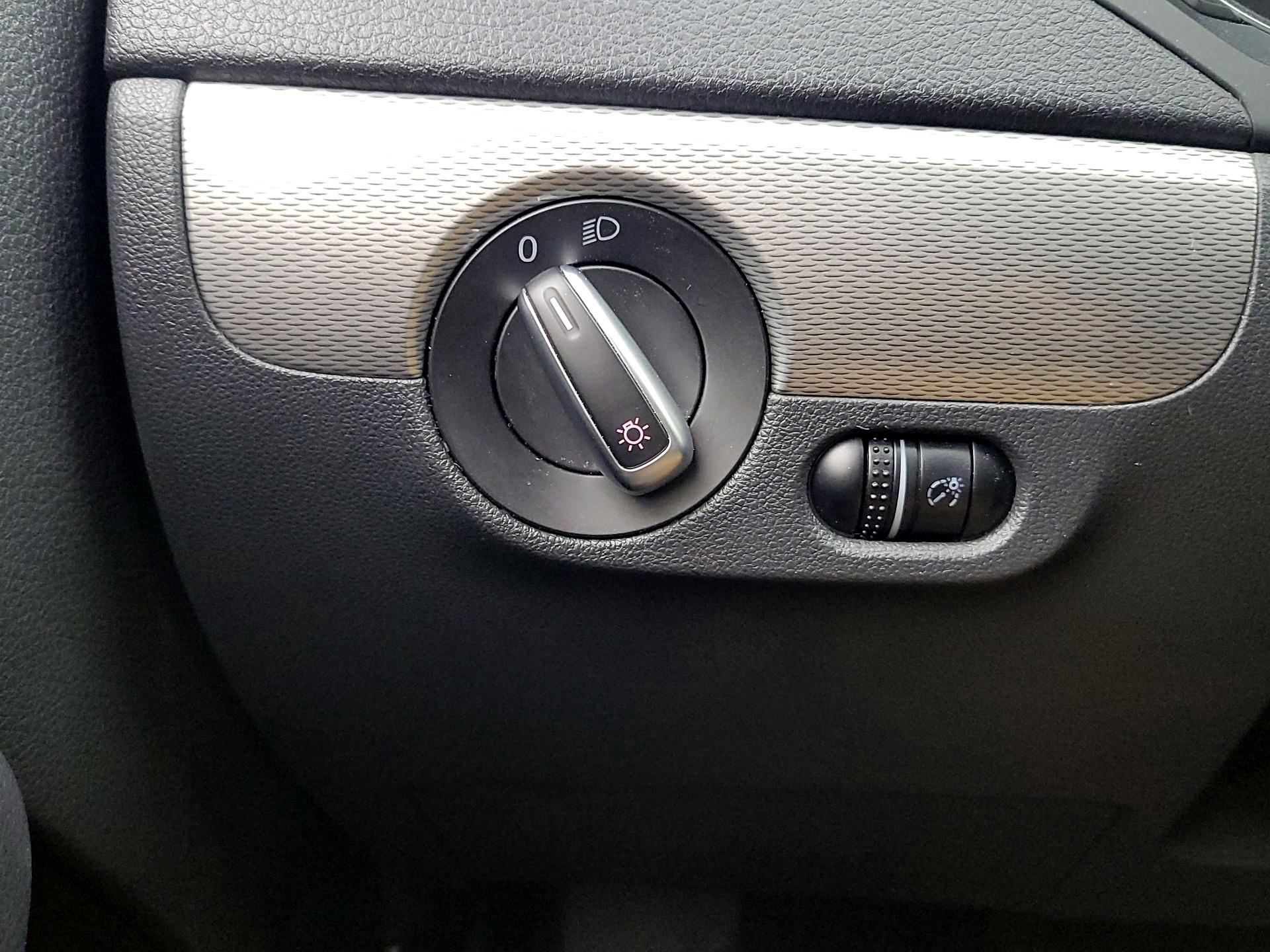 Thumbnail: 2017 Volkswagen Jetta - 13