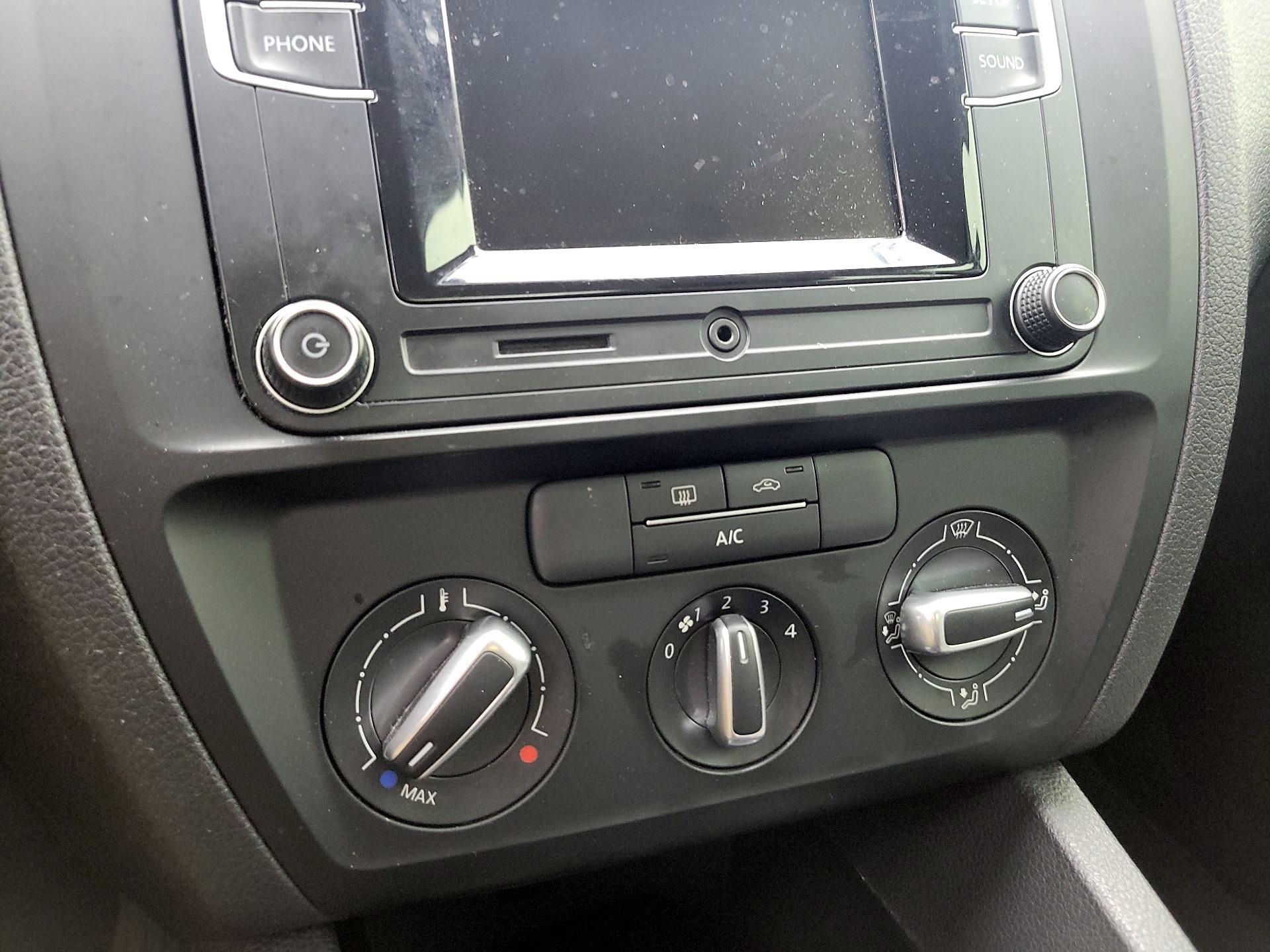 Thumbnail: 2017 Volkswagen Jetta - 16