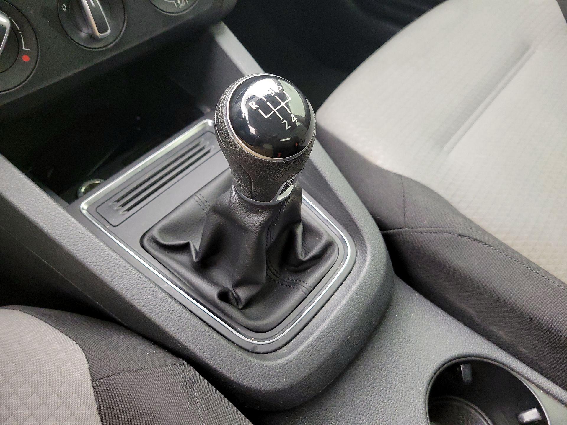 Thumbnail: 2017 Volkswagen Jetta - 17