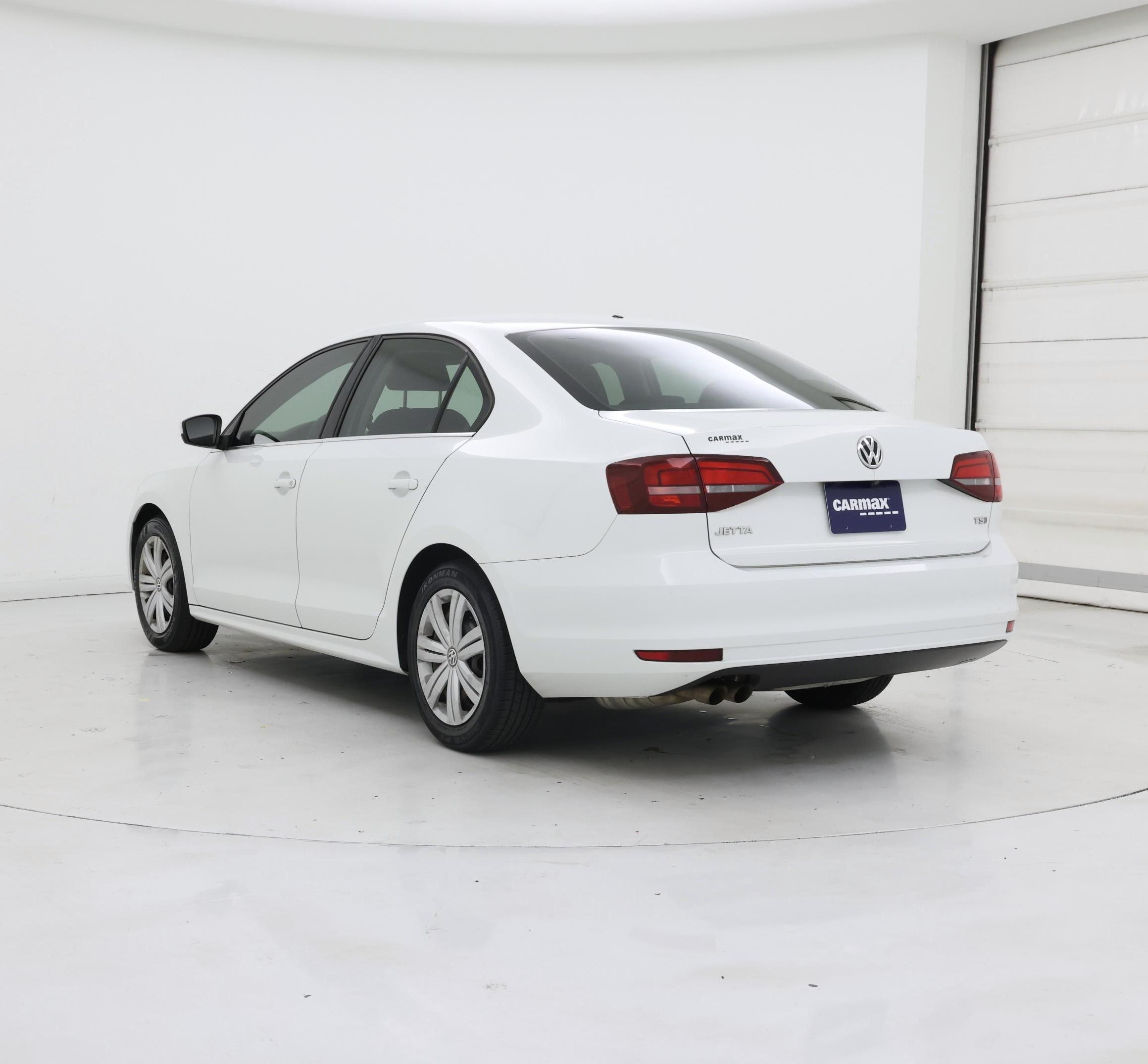 Thumbnail: 2017 Volkswagen Jetta - 2