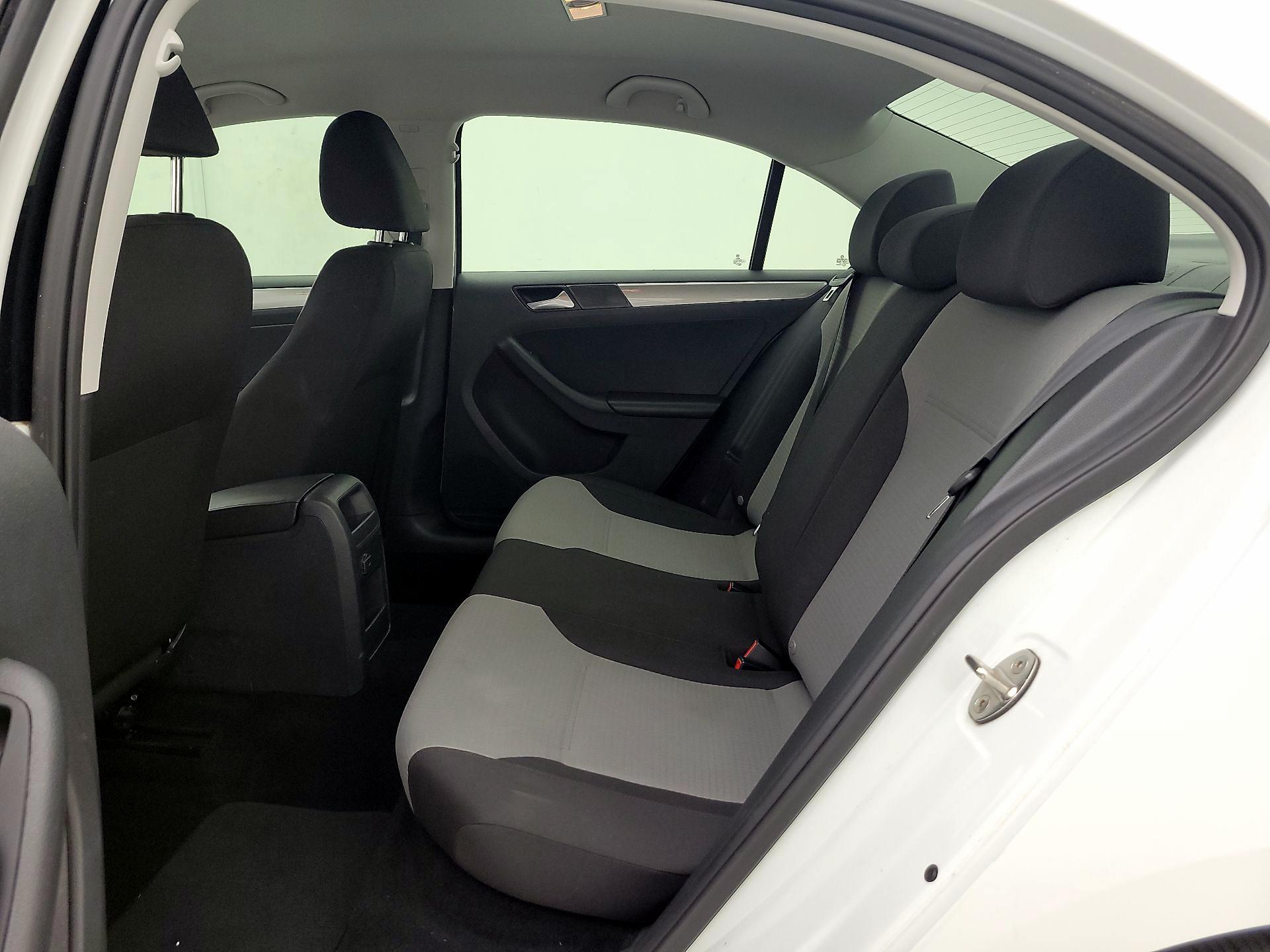 Thumbnail: 2017 Volkswagen Jetta - 19