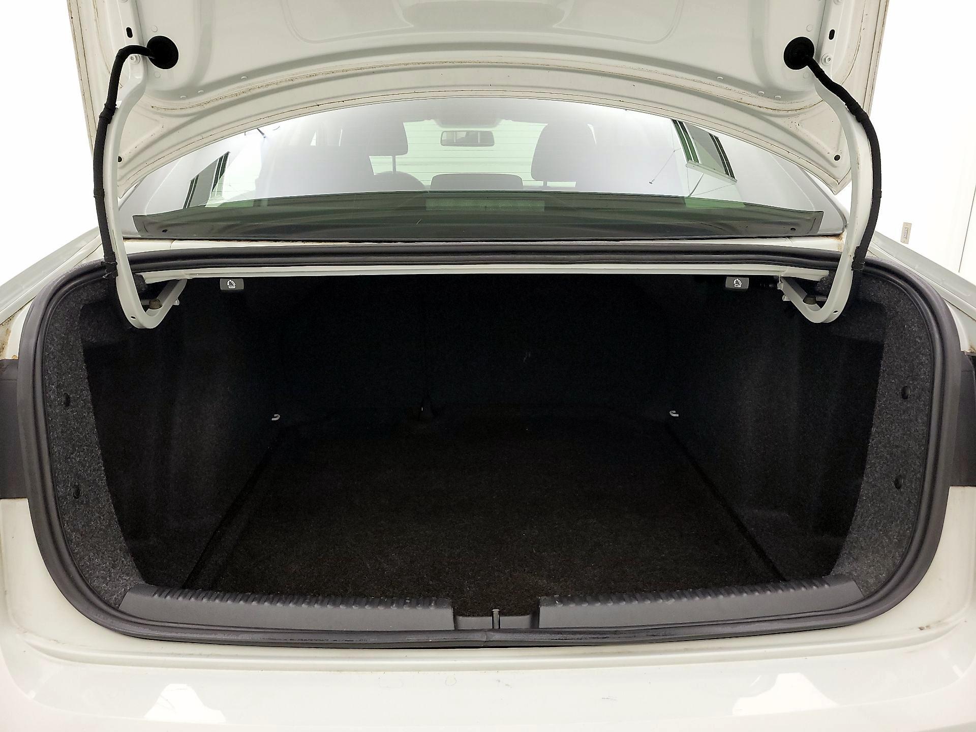 Thumbnail: 2017 Volkswagen Jetta - 20