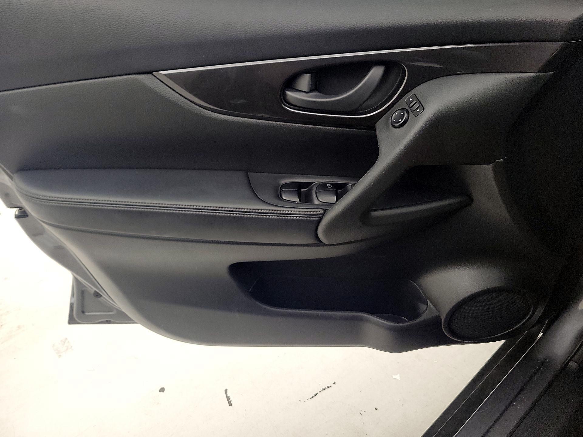 Thumbnail: 2020 Nissan Rogue - 12