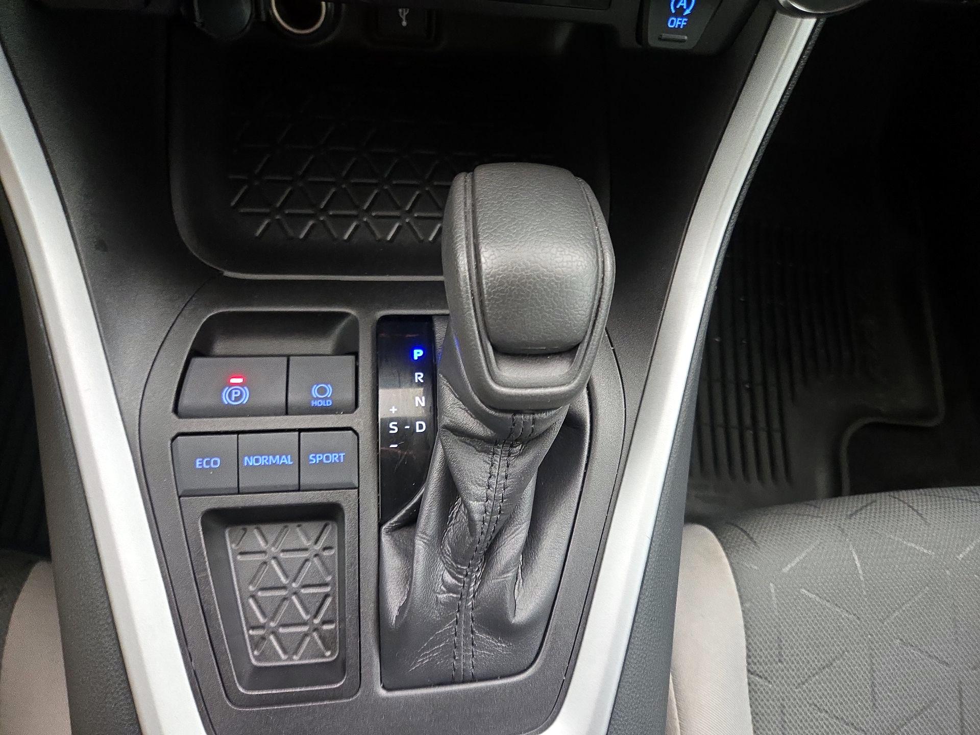 Thumbnail: 2022 Toyota RAV4 - 17