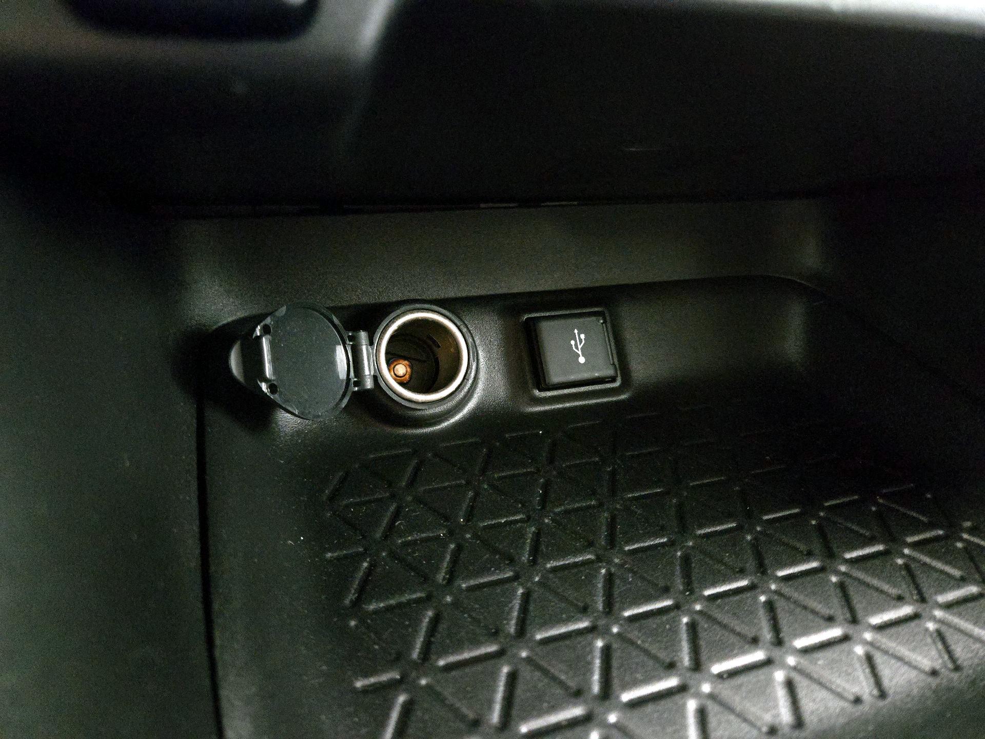 Thumbnail: 2022 Toyota RAV4 - 18