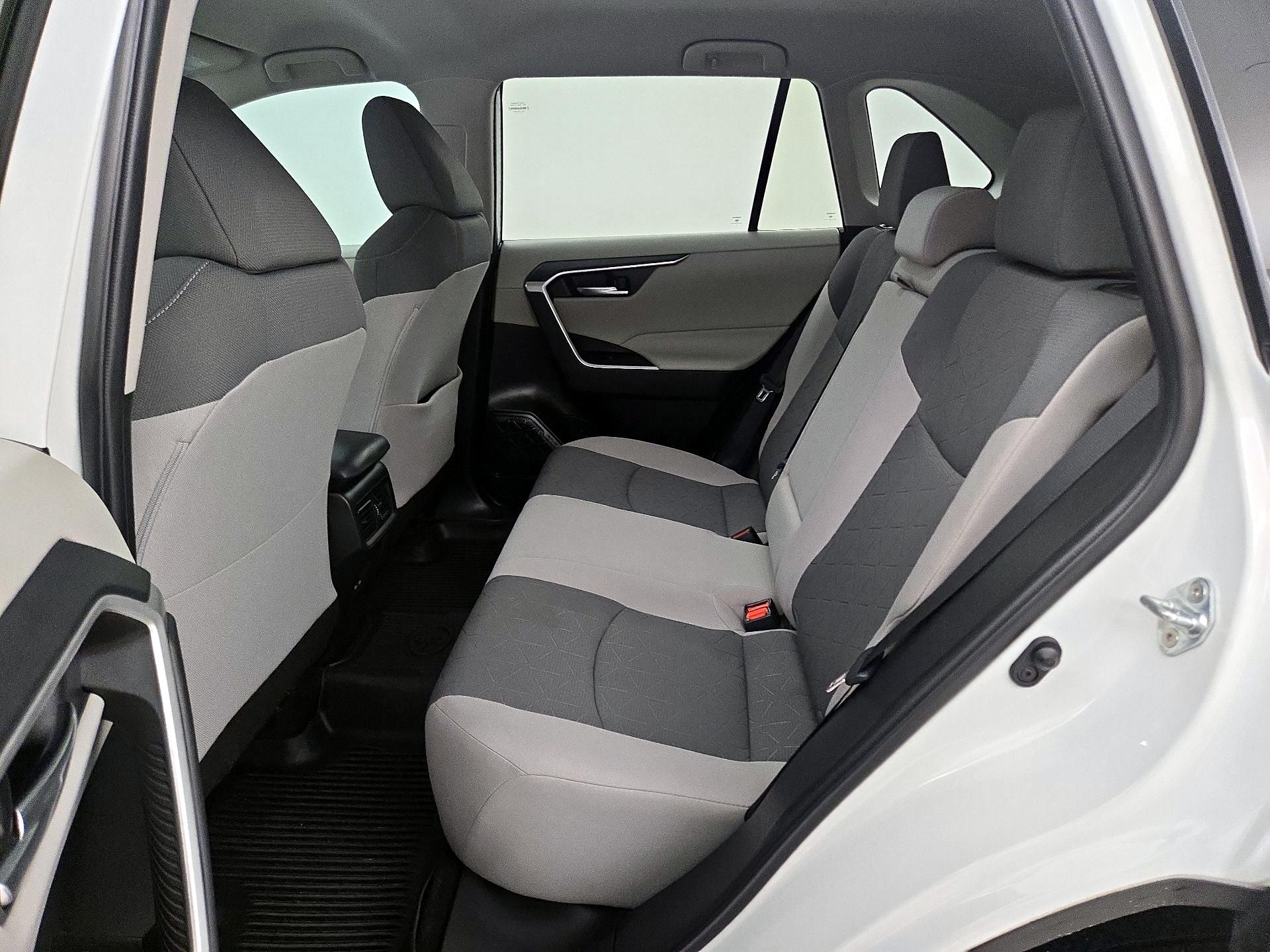 Thumbnail: 2022 Toyota RAV4 - 19