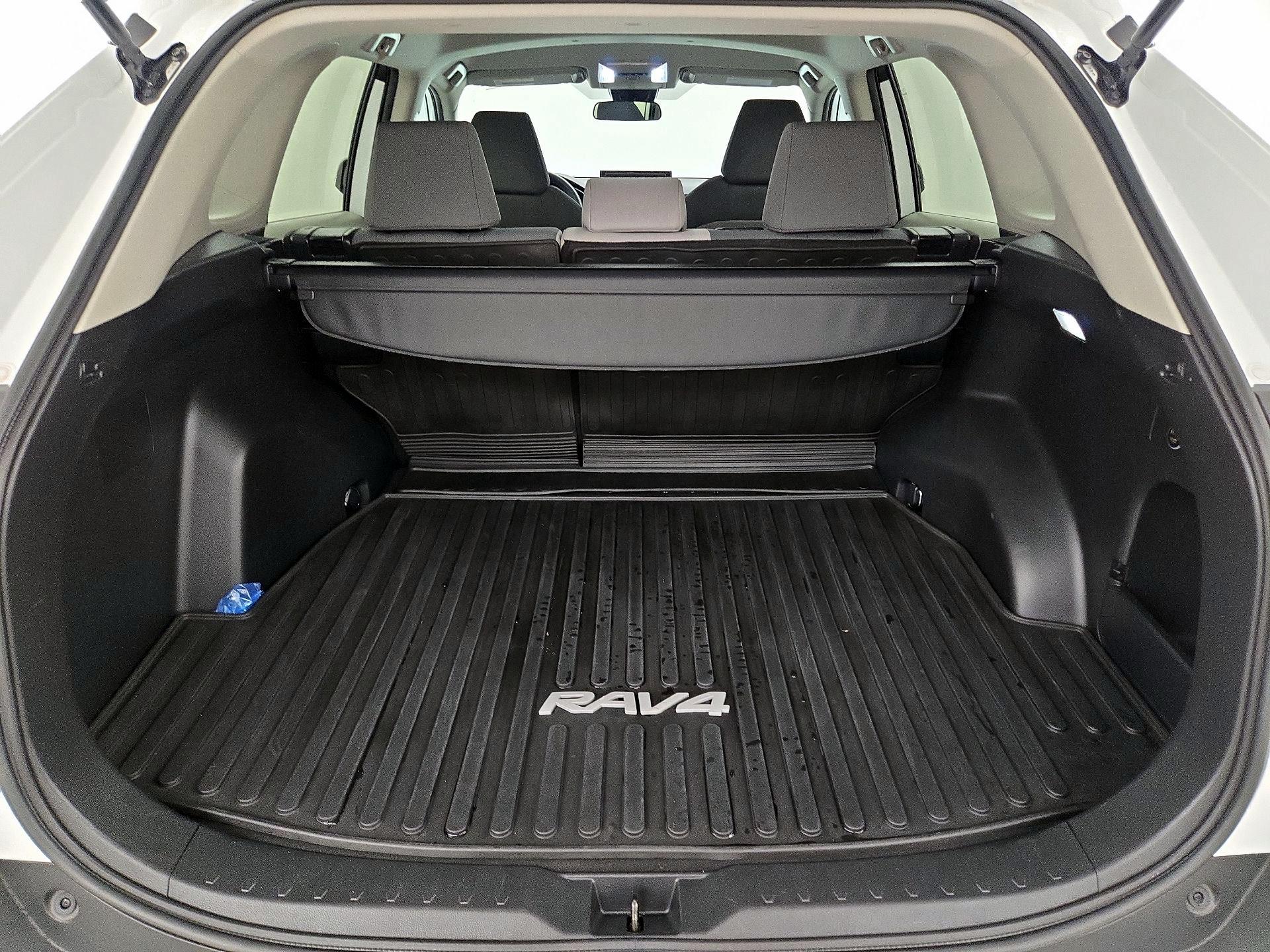 Thumbnail: 2022 Toyota RAV4 - 20