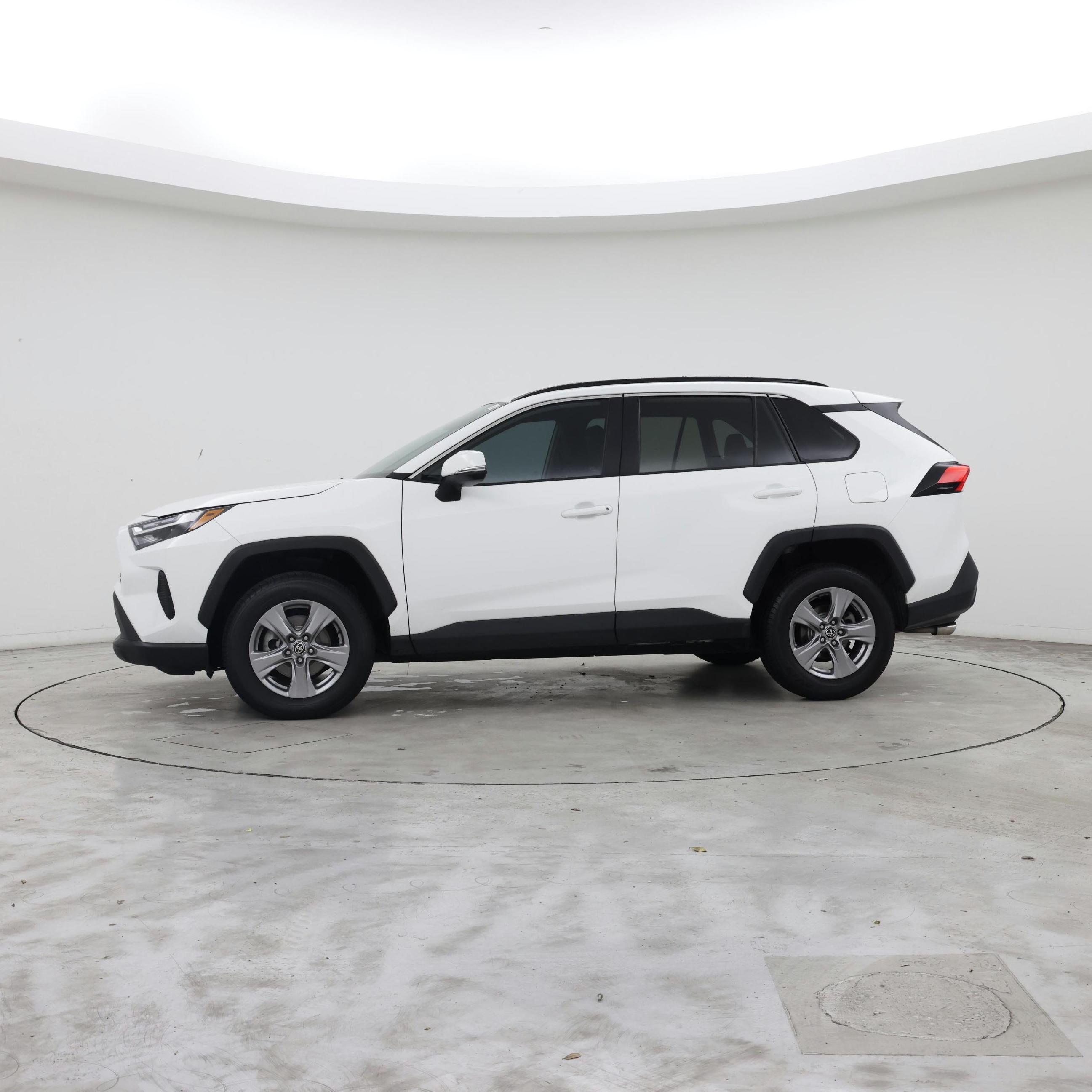 Thumbnail: 2022 Toyota RAV4 - 3