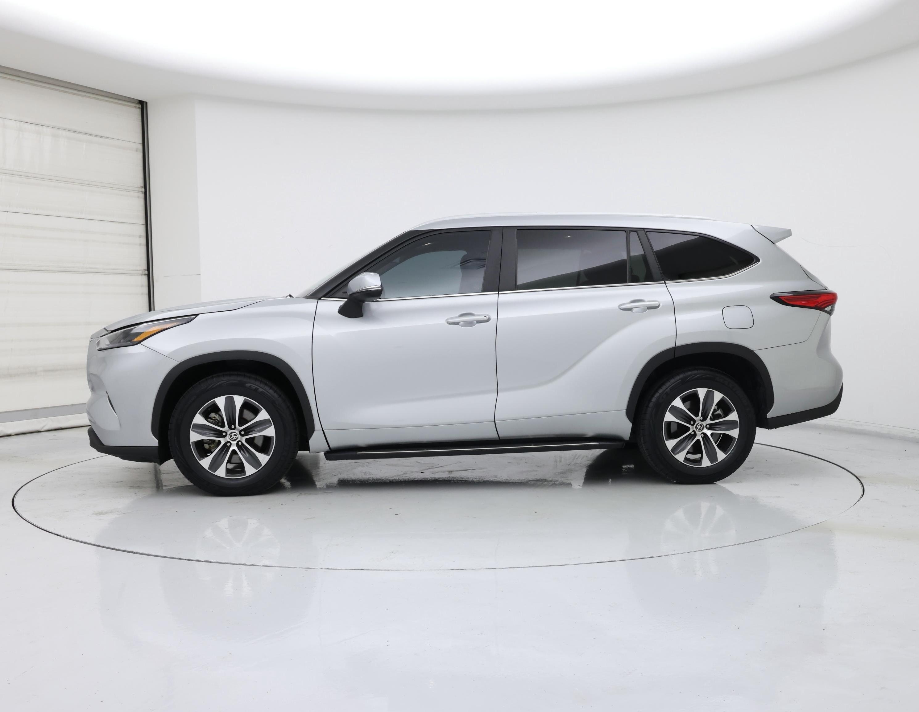 Thumbnail: 2023 Toyota Highlander - 3