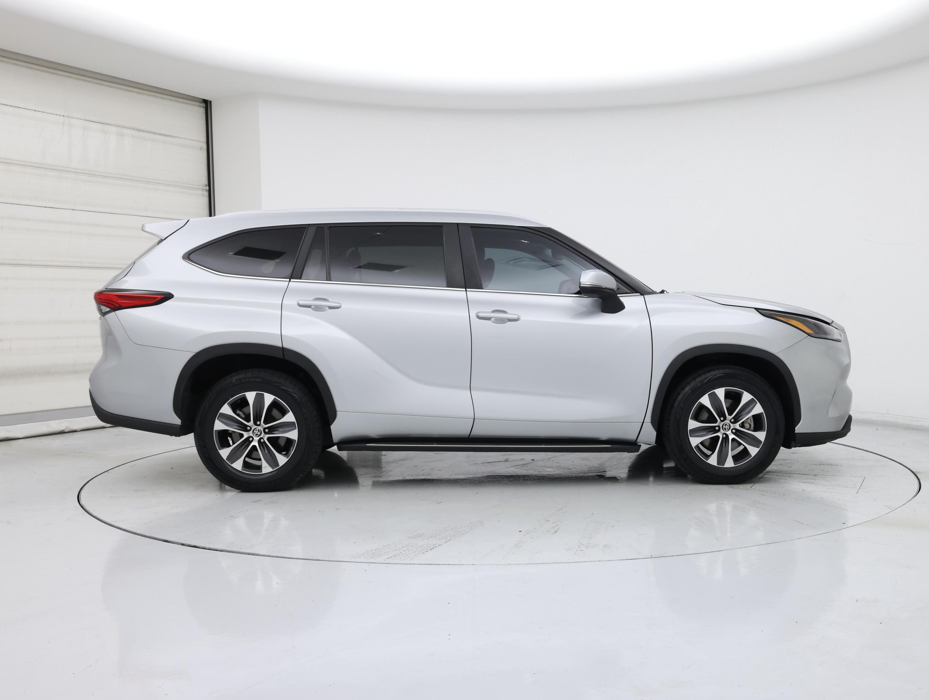Thumbnail: 2023 Toyota Highlander - 7
