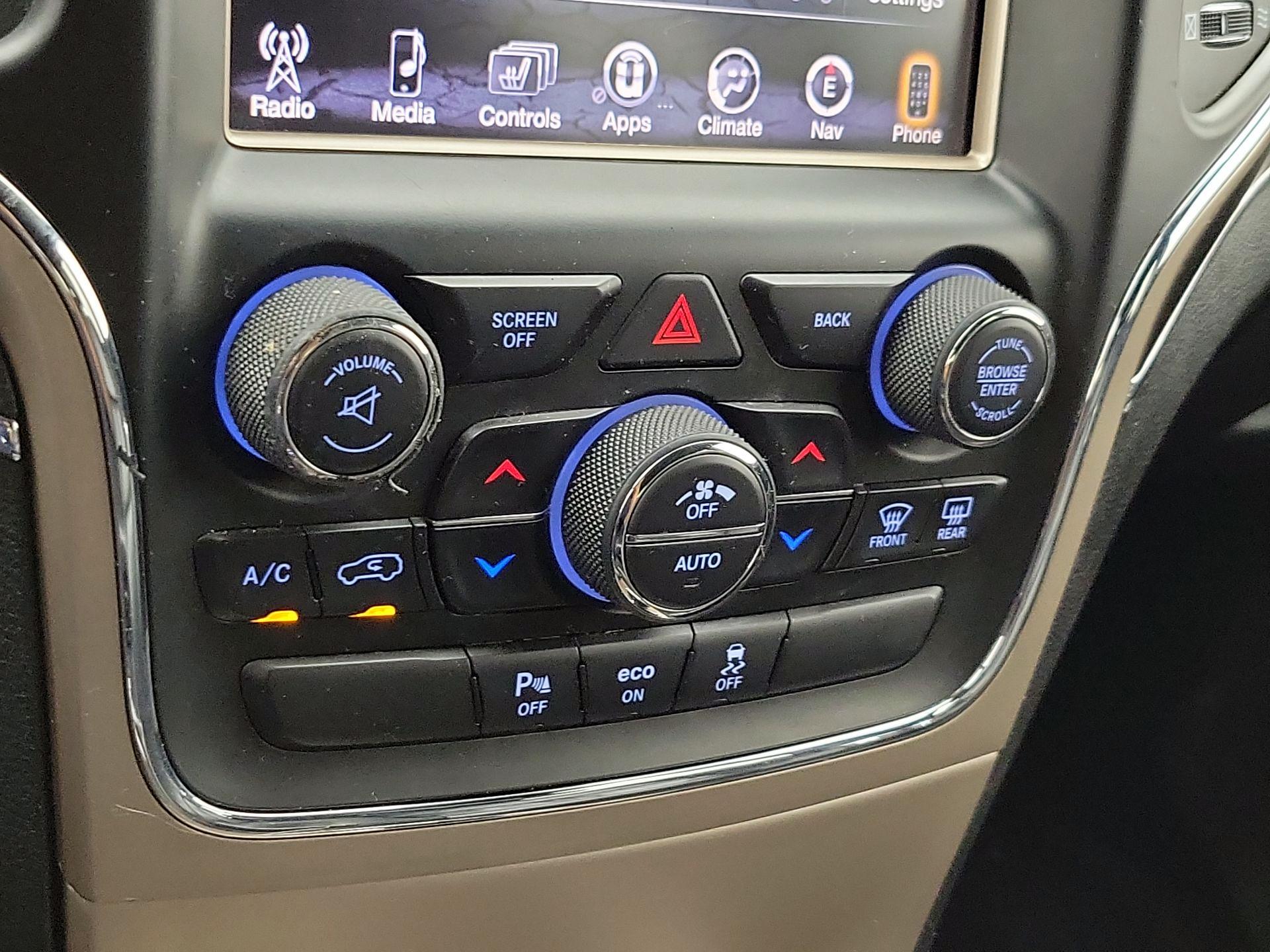 Thumbnail: 2015 Jeep Grand Cherokee - 17