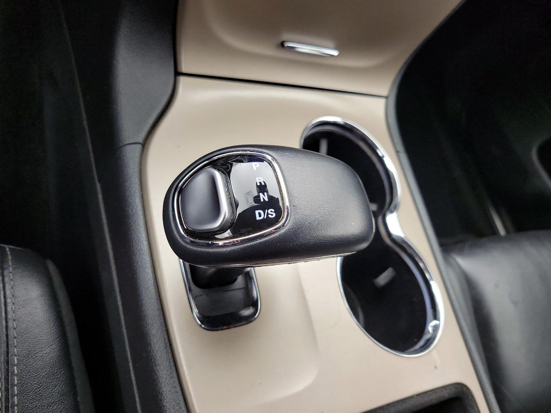 Thumbnail: 2015 Jeep Grand Cherokee - 18
