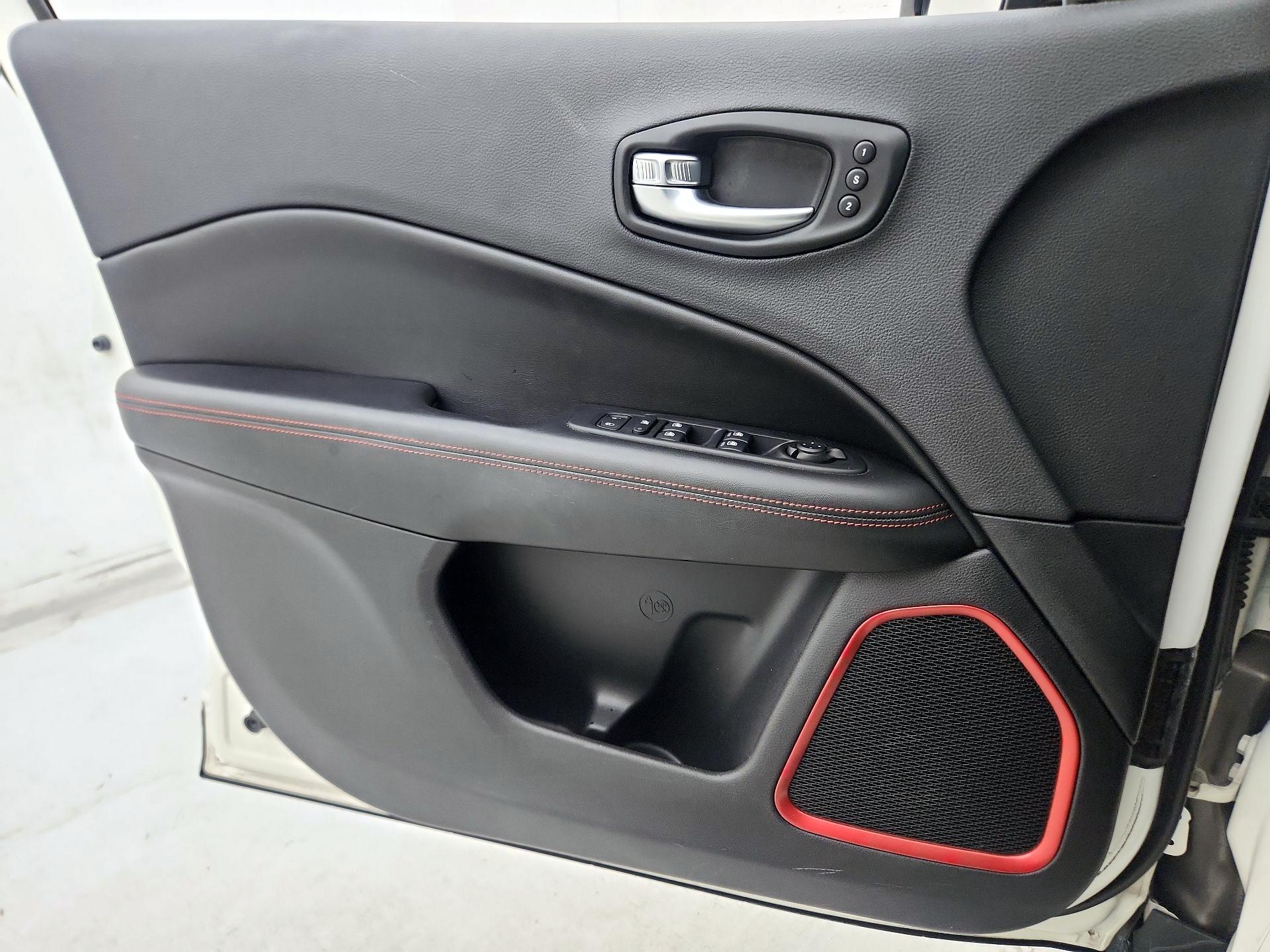 Thumbnail: 2021 Jeep Compass - 12