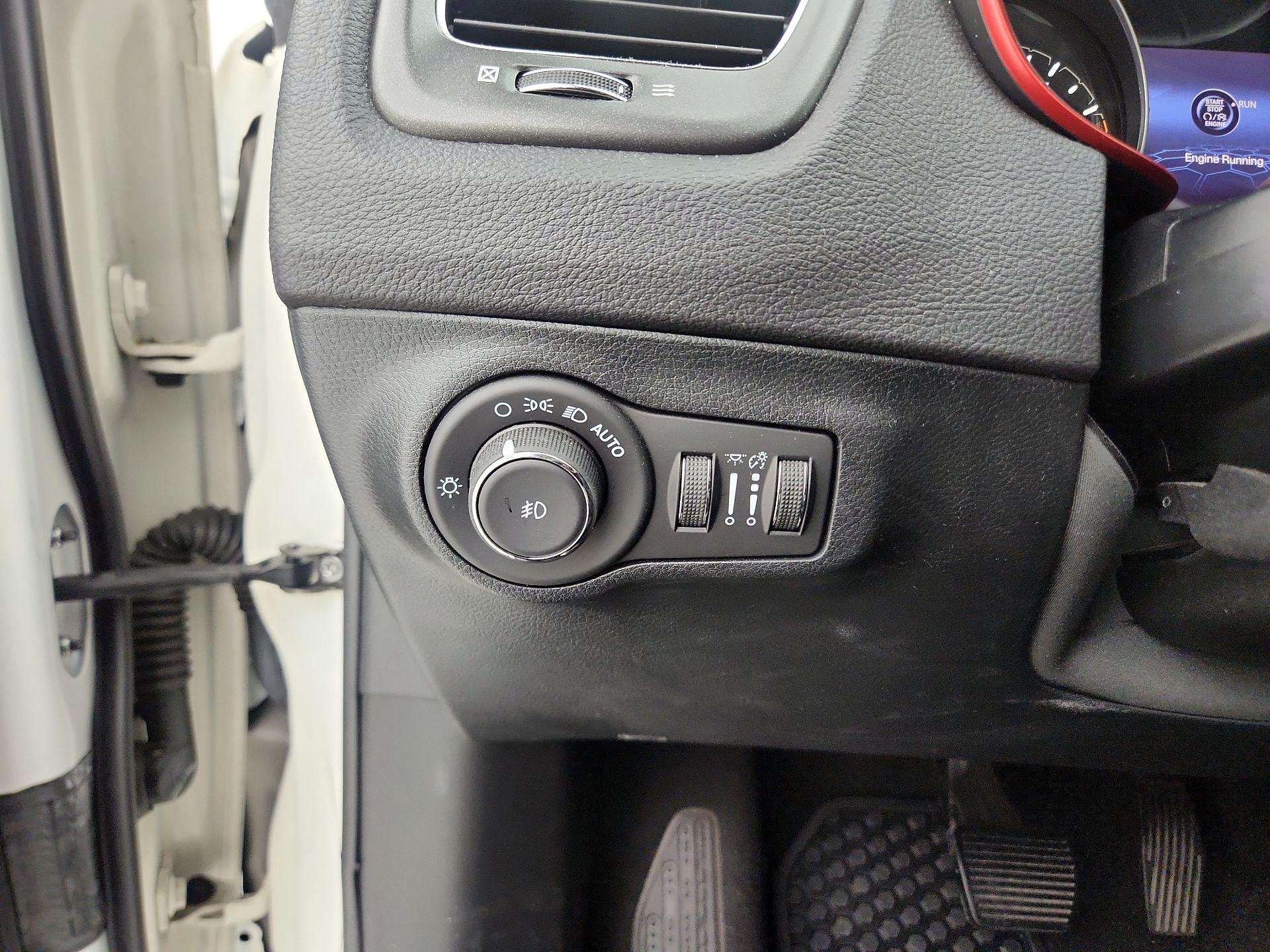 Thumbnail: 2021 Jeep Compass - 13